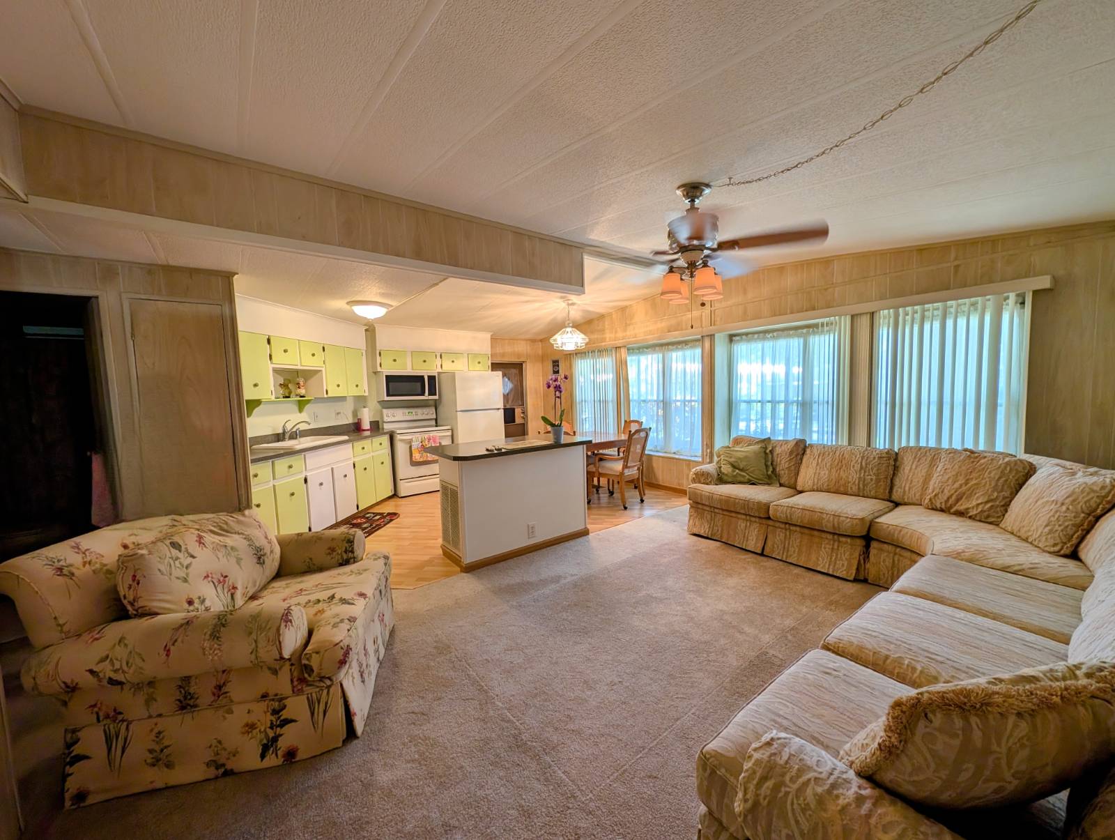 2772 Oakhill Village Circle, Brandon, Florida 33594, 2 Bedrooms Bedrooms, ,1.5 BathroomsBathrooms,55-Plus Mobile Home,For Sale,Oakhill Village Circle,3912