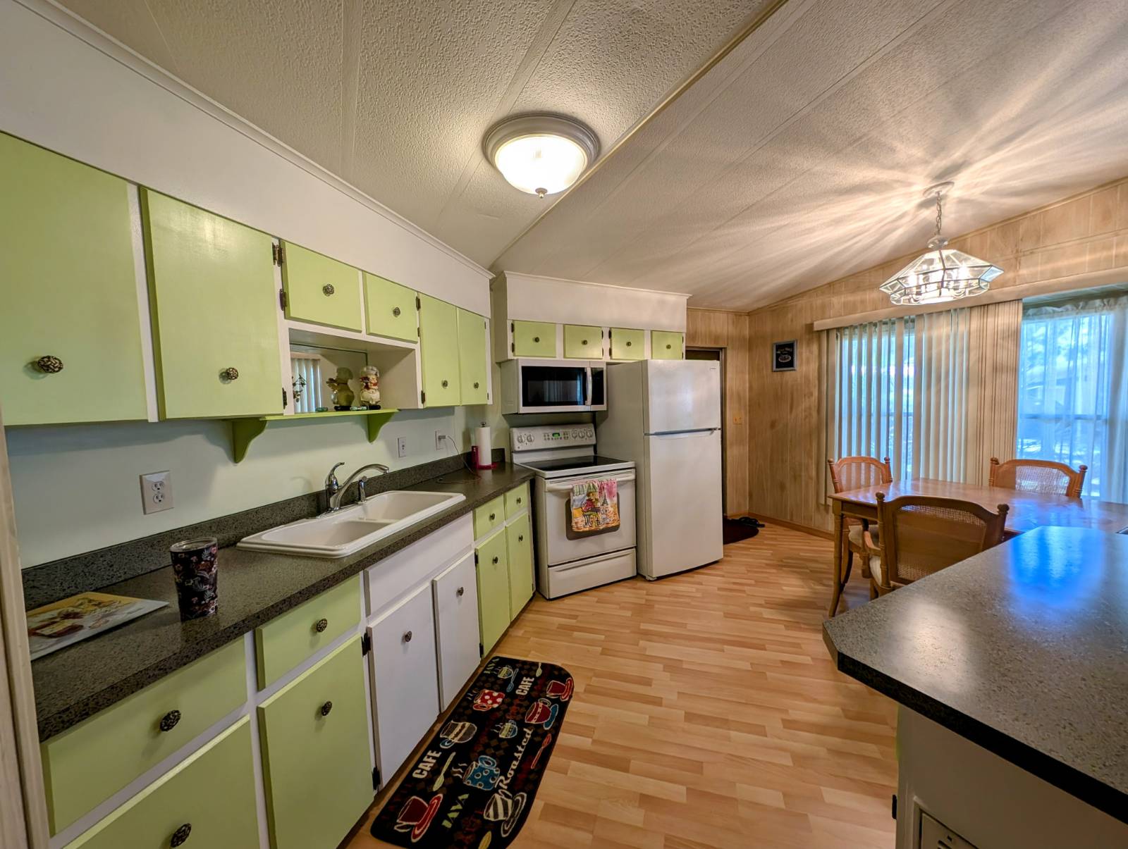 2772 Oakhill Village Circle, Brandon, Florida 33594, 2 Bedrooms Bedrooms, ,1.5 BathroomsBathrooms,55-Plus Mobile Home,For Sale,Oakhill Village Circle,3912