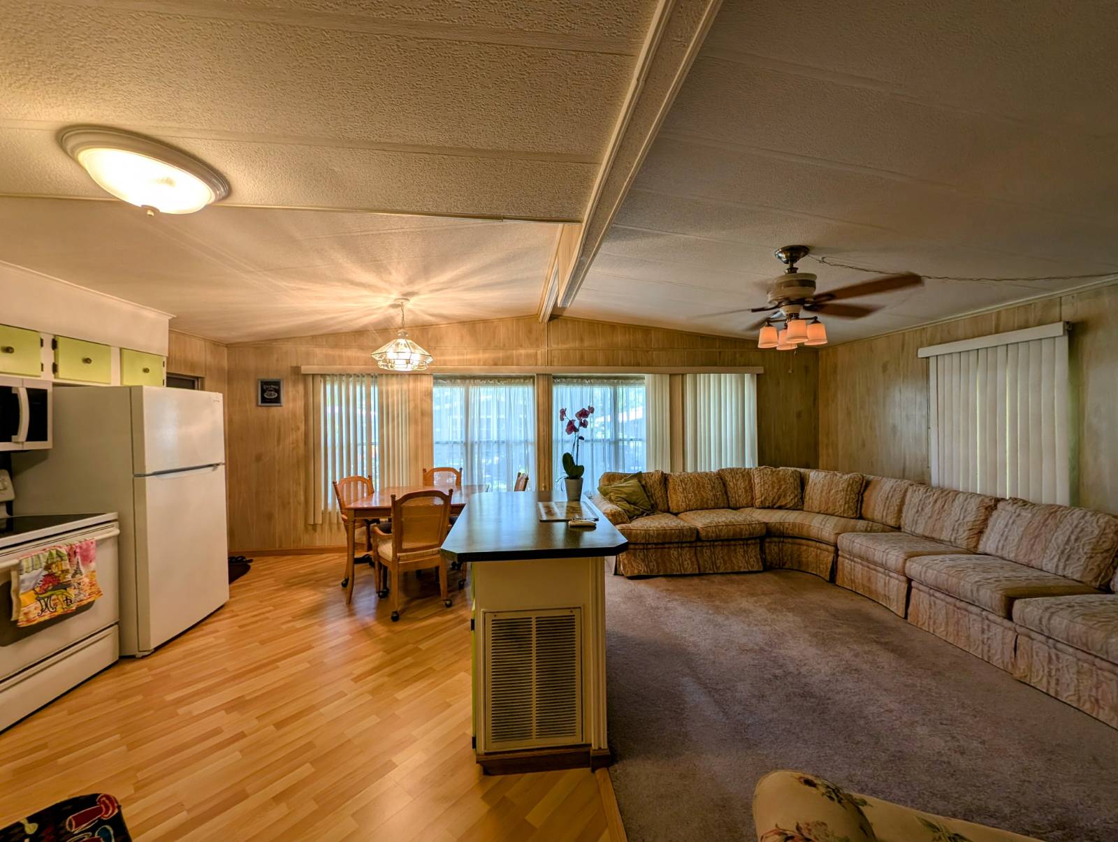 2772 Oakhill Village Circle, Brandon, Florida 33594, 2 Bedrooms Bedrooms, ,1.5 BathroomsBathrooms,55-Plus Mobile Home,For Sale,Oakhill Village Circle,3912