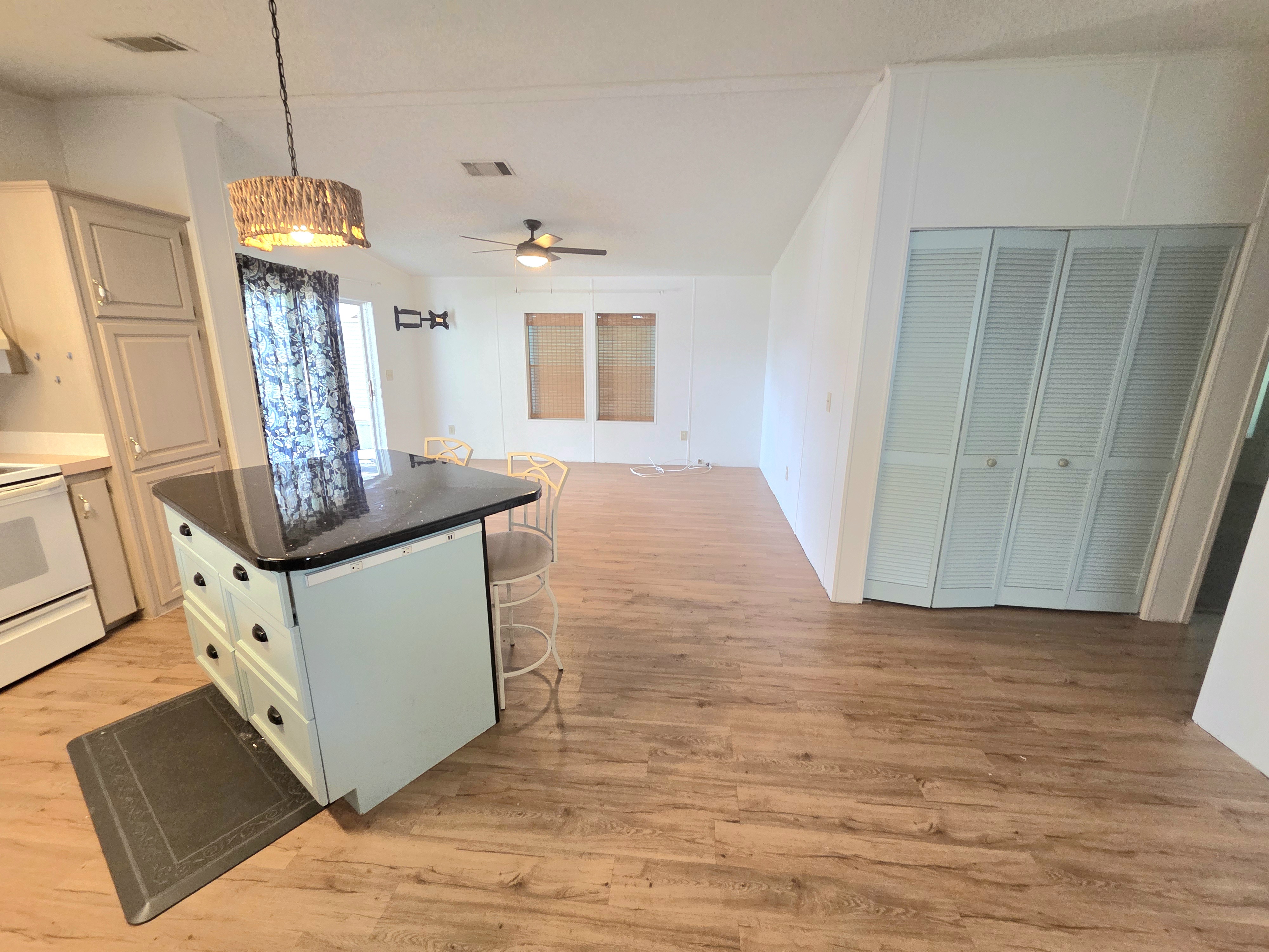 215 Rotterdam Avenue, Ellenton, Florida 34222, 2 Bedrooms Bedrooms, ,2 BathroomsBathrooms,55-Plus Mobile Home,For Sale,Rotterdam Avenue,3922