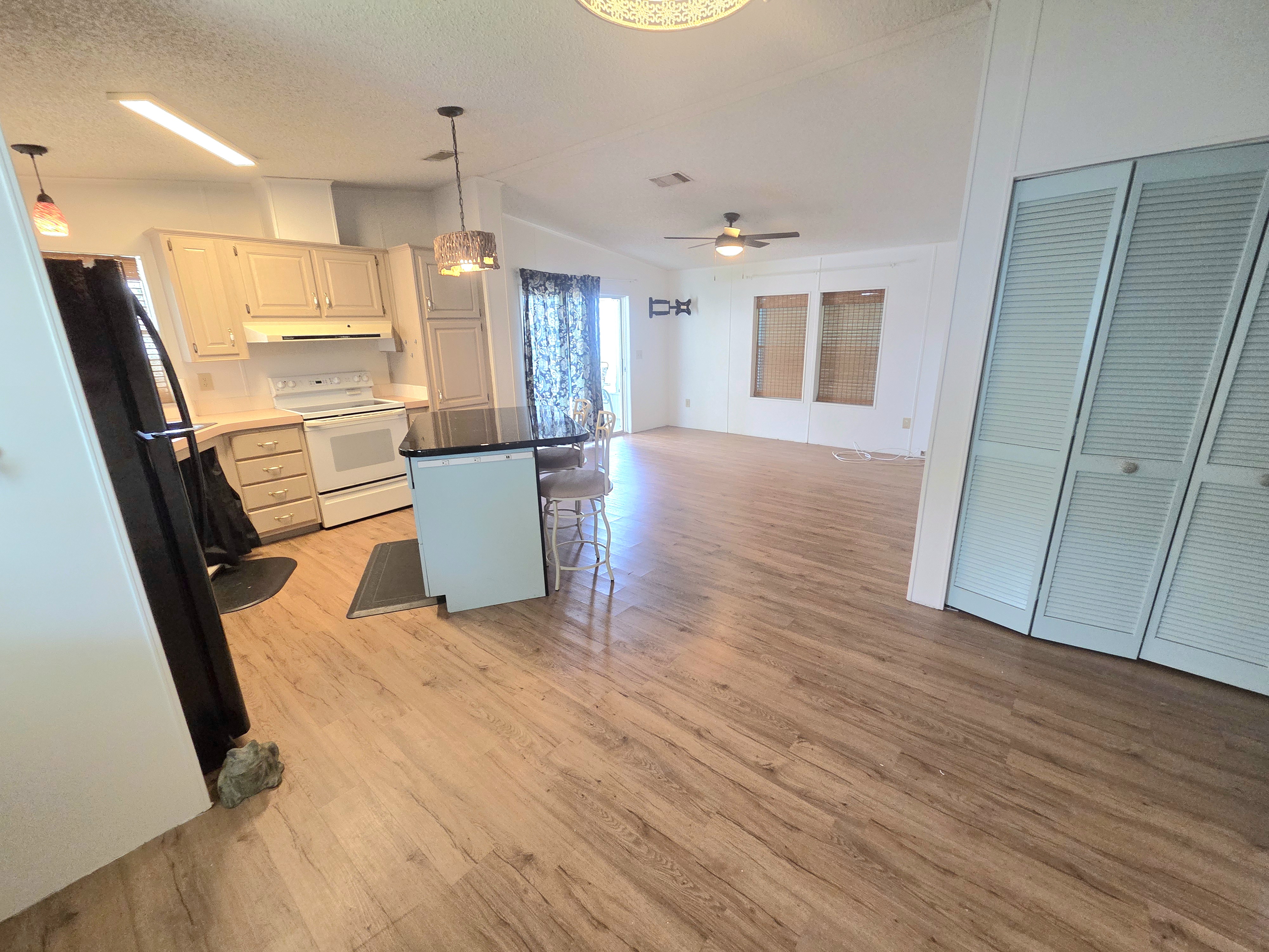 215 Rotterdam Avenue, Ellenton, Florida 34222, 2 Bedrooms Bedrooms, ,2 BathroomsBathrooms,55-Plus Mobile Home,For Sale,Rotterdam Avenue,3922
