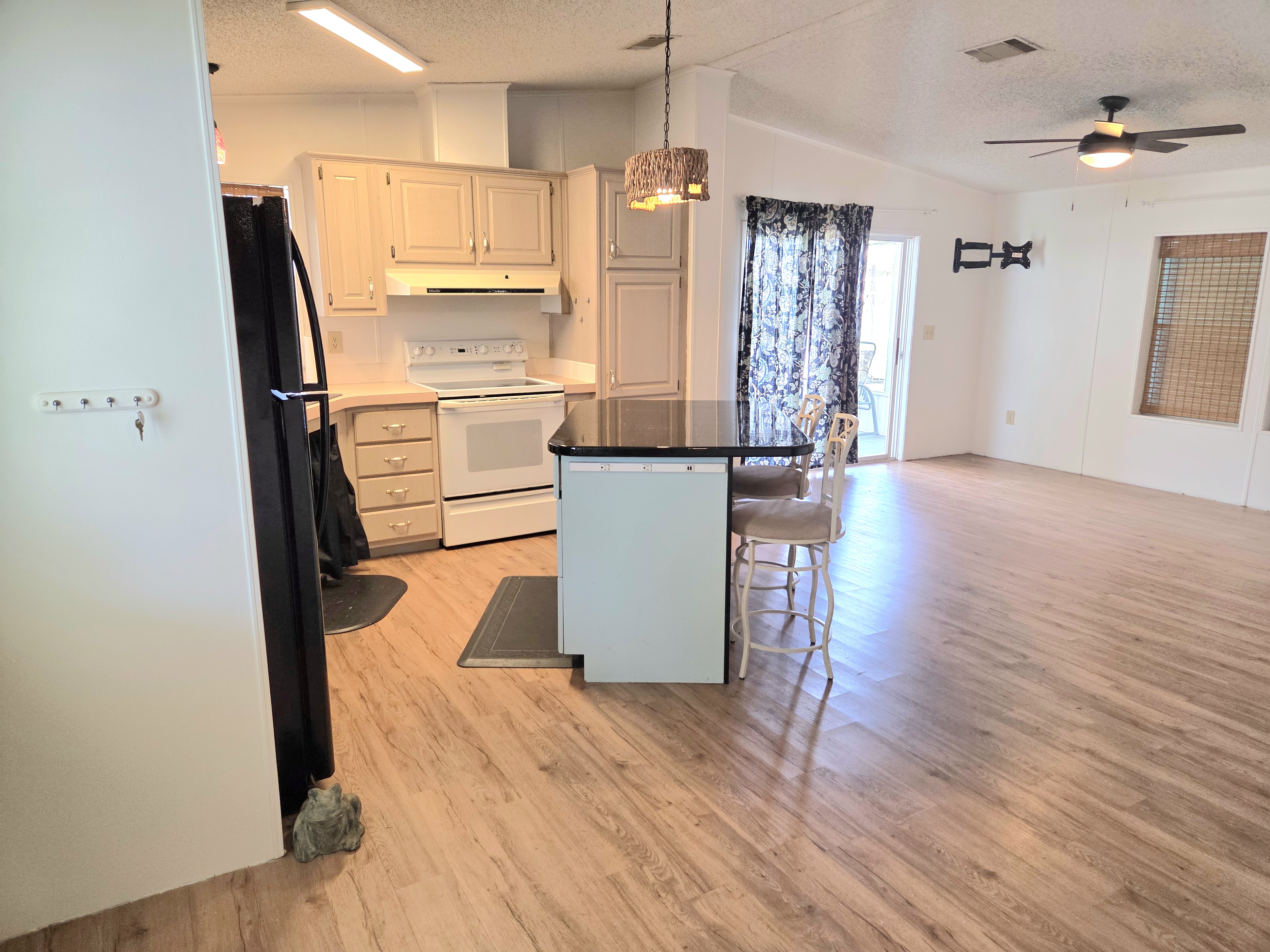 215 Rotterdam Avenue, Ellenton, Florida 34222, 2 Bedrooms Bedrooms, ,2 BathroomsBathrooms,55-Plus Mobile Home,For Sale,Rotterdam Avenue,3922