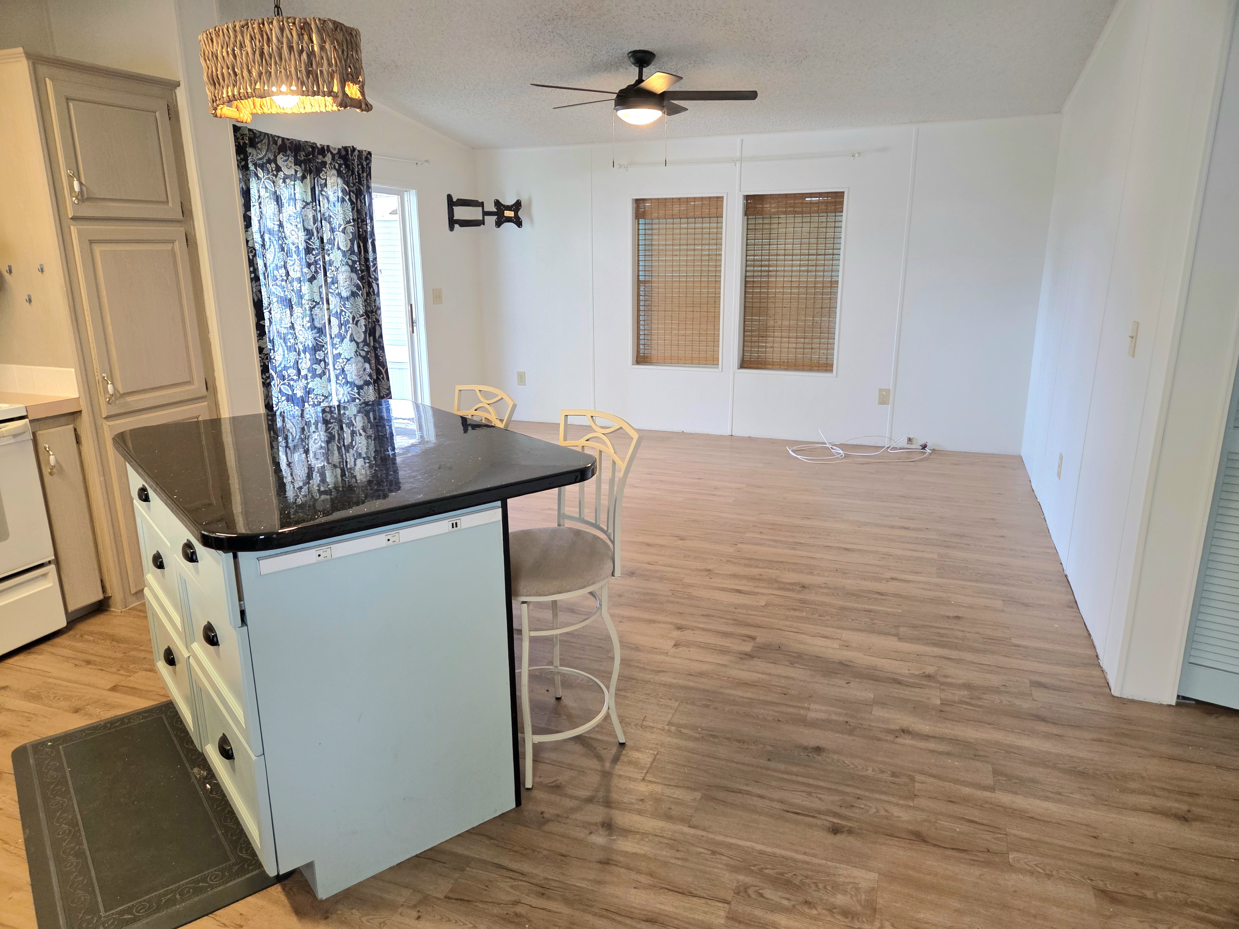 215 Rotterdam Avenue, Ellenton, Florida 34222, 2 Bedrooms Bedrooms, ,2 BathroomsBathrooms,55-Plus Mobile Home,For Sale,Rotterdam Avenue,3922