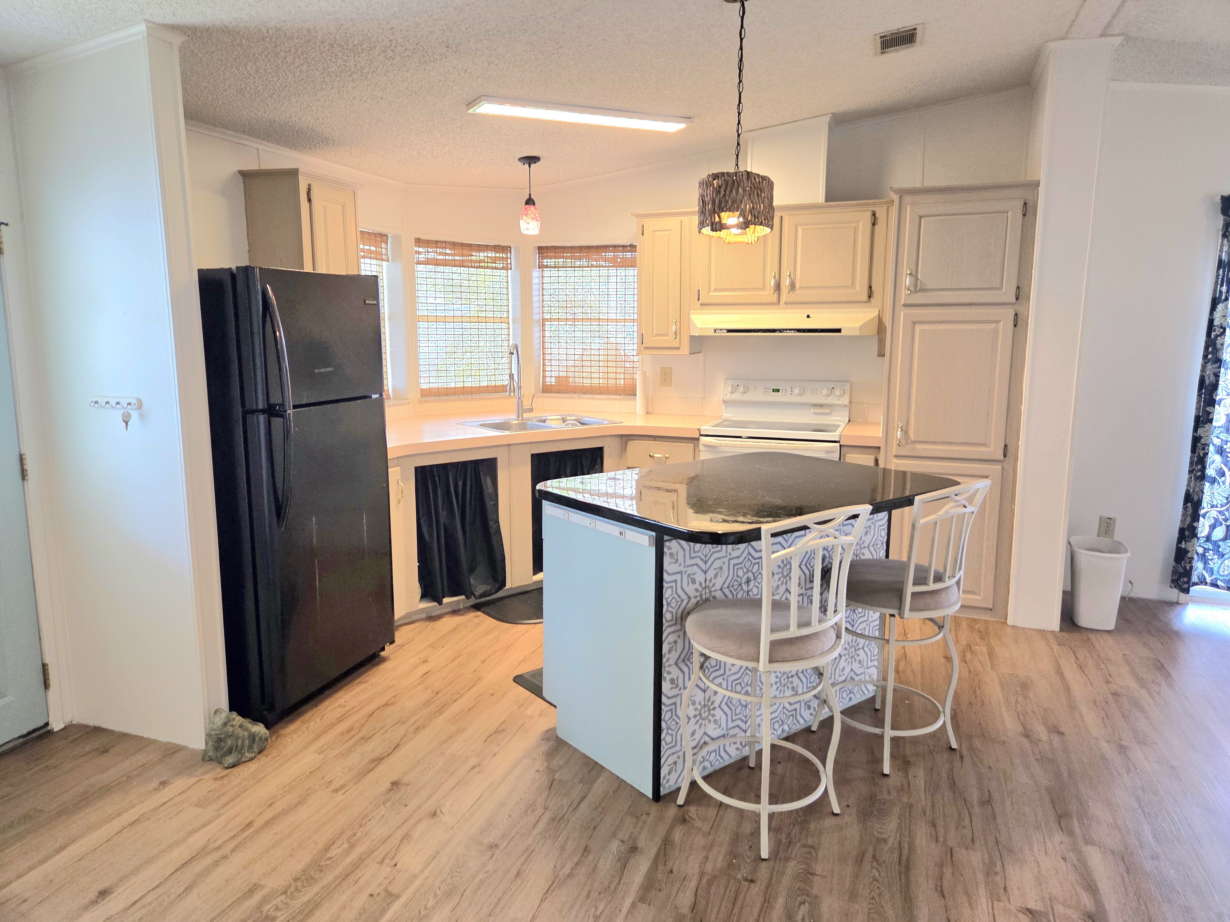 215 Rotterdam Avenue, Ellenton, Florida 34222, 2 Bedrooms Bedrooms, ,2 BathroomsBathrooms,55-Plus Mobile Home,For Sale,Rotterdam Avenue,3922