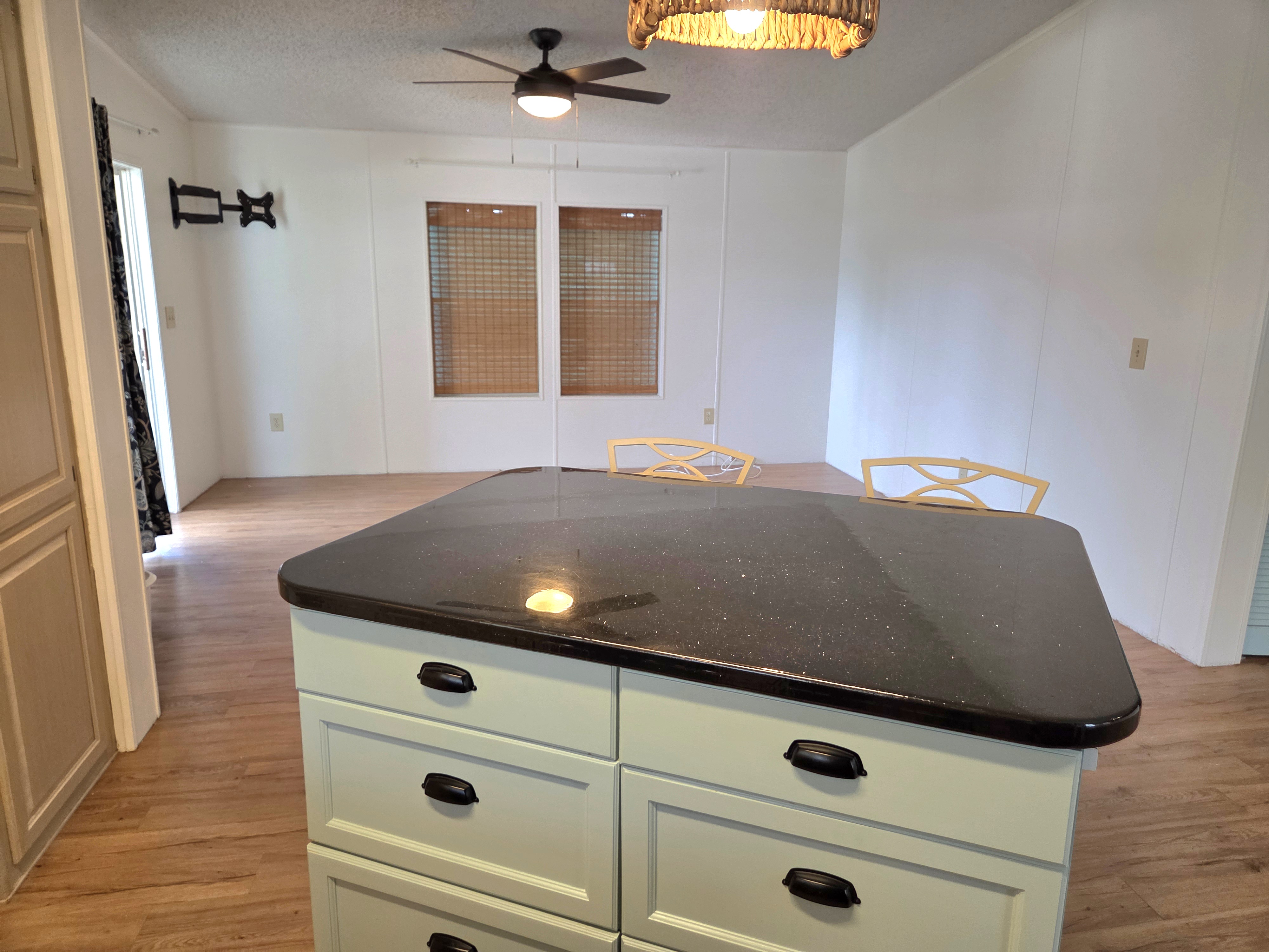 215 Rotterdam Avenue, Ellenton, Florida 34222, 2 Bedrooms Bedrooms, ,2 BathroomsBathrooms,55-Plus Mobile Home,For Sale,Rotterdam Avenue,3922