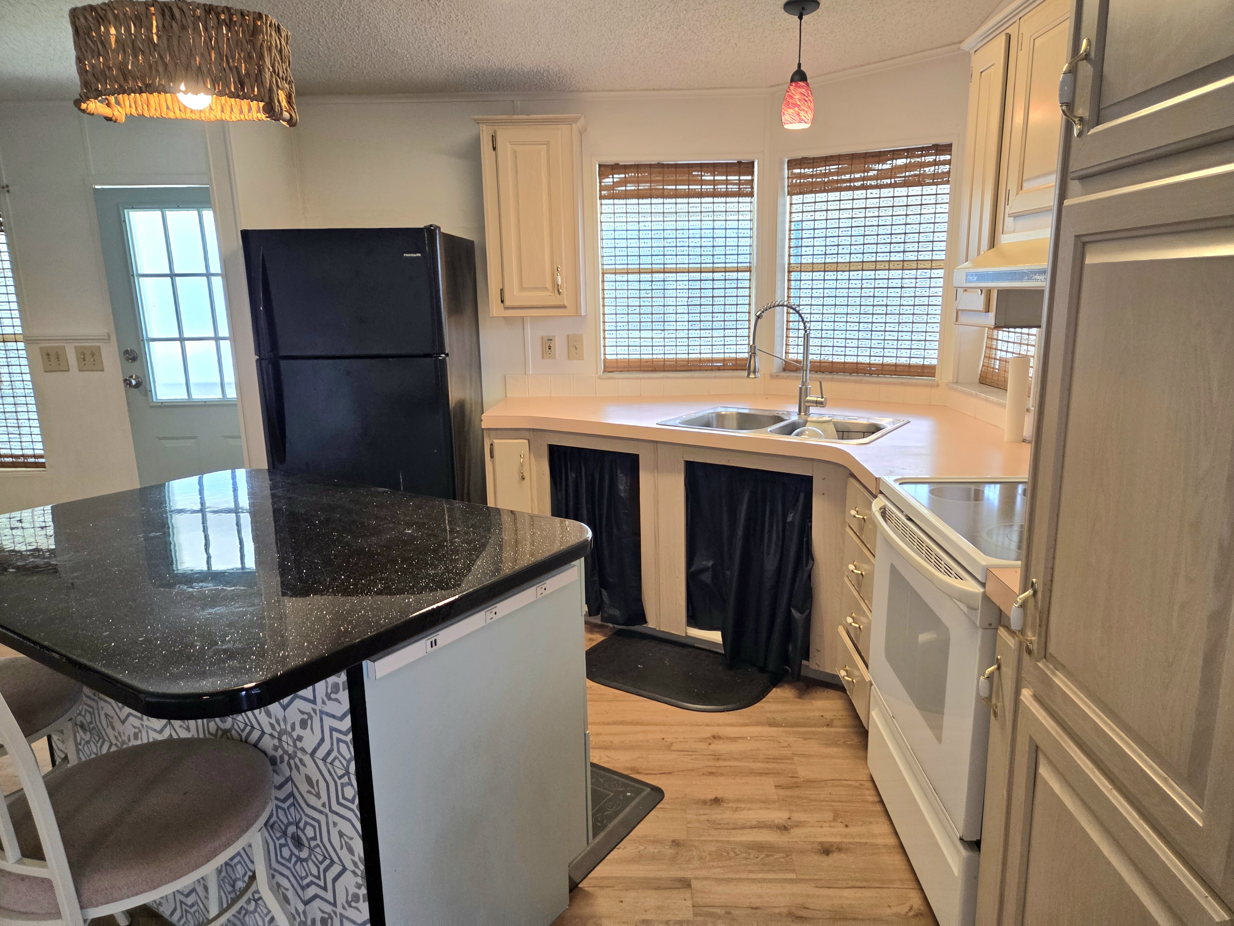 215 Rotterdam Avenue, Ellenton, Florida 34222, 2 Bedrooms Bedrooms, ,2 BathroomsBathrooms,55-Plus Mobile Home,For Sale,Rotterdam Avenue,3922