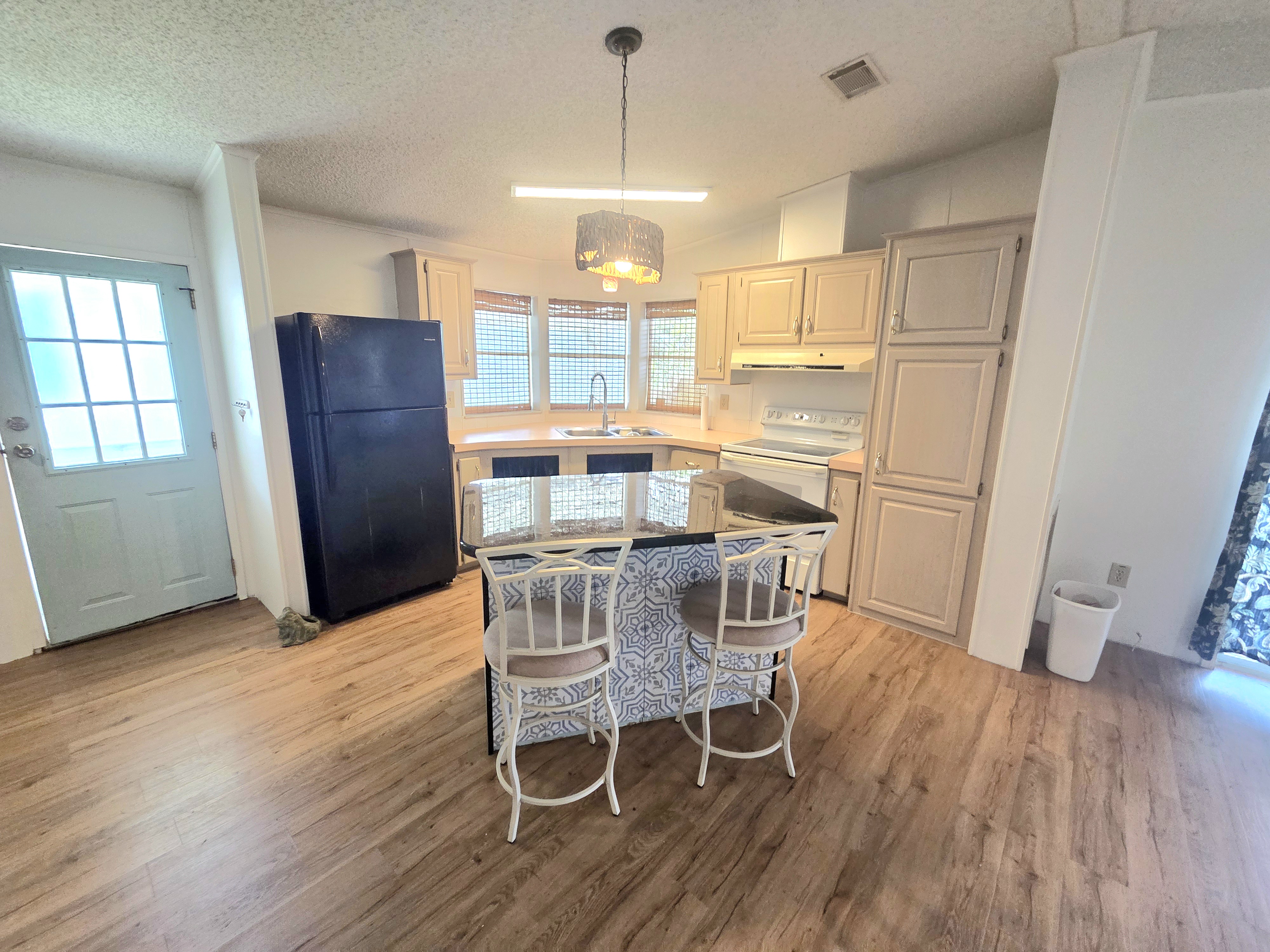 215 Rotterdam Avenue, Ellenton, Florida 34222, 2 Bedrooms Bedrooms, ,2 BathroomsBathrooms,55-Plus Mobile Home,For Sale,Rotterdam Avenue,3922