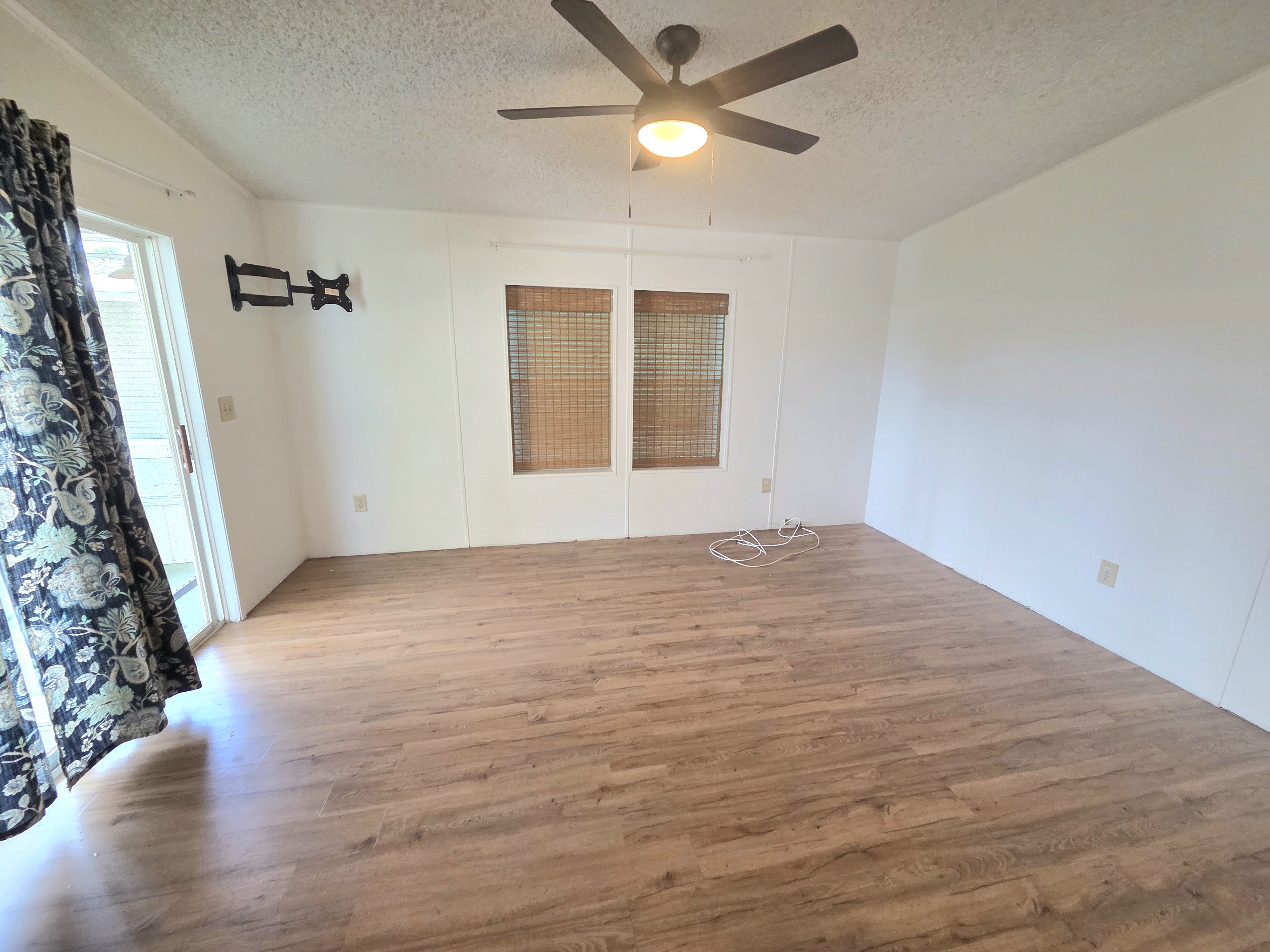 215 Rotterdam Avenue, Ellenton, Florida 34222, 2 Bedrooms Bedrooms, ,2 BathroomsBathrooms,55-Plus Mobile Home,For Sale,Rotterdam Avenue,3922
