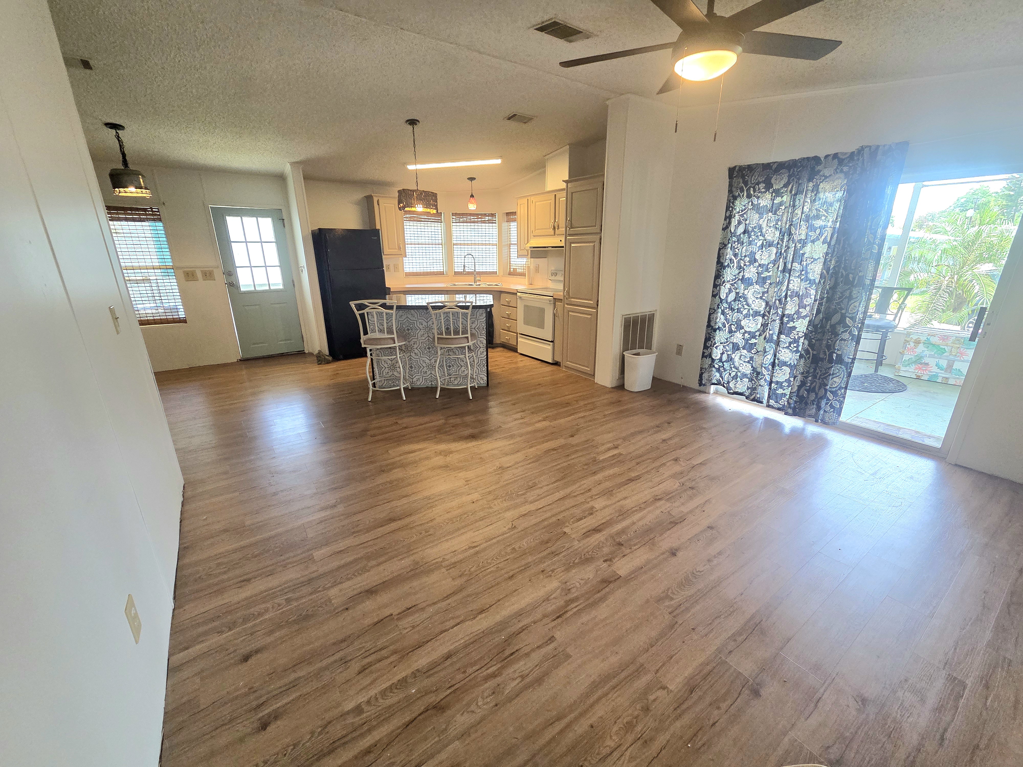 215 Rotterdam Avenue, Ellenton, Florida 34222, 2 Bedrooms Bedrooms, ,2 BathroomsBathrooms,55-Plus Mobile Home,For Sale,Rotterdam Avenue,3922