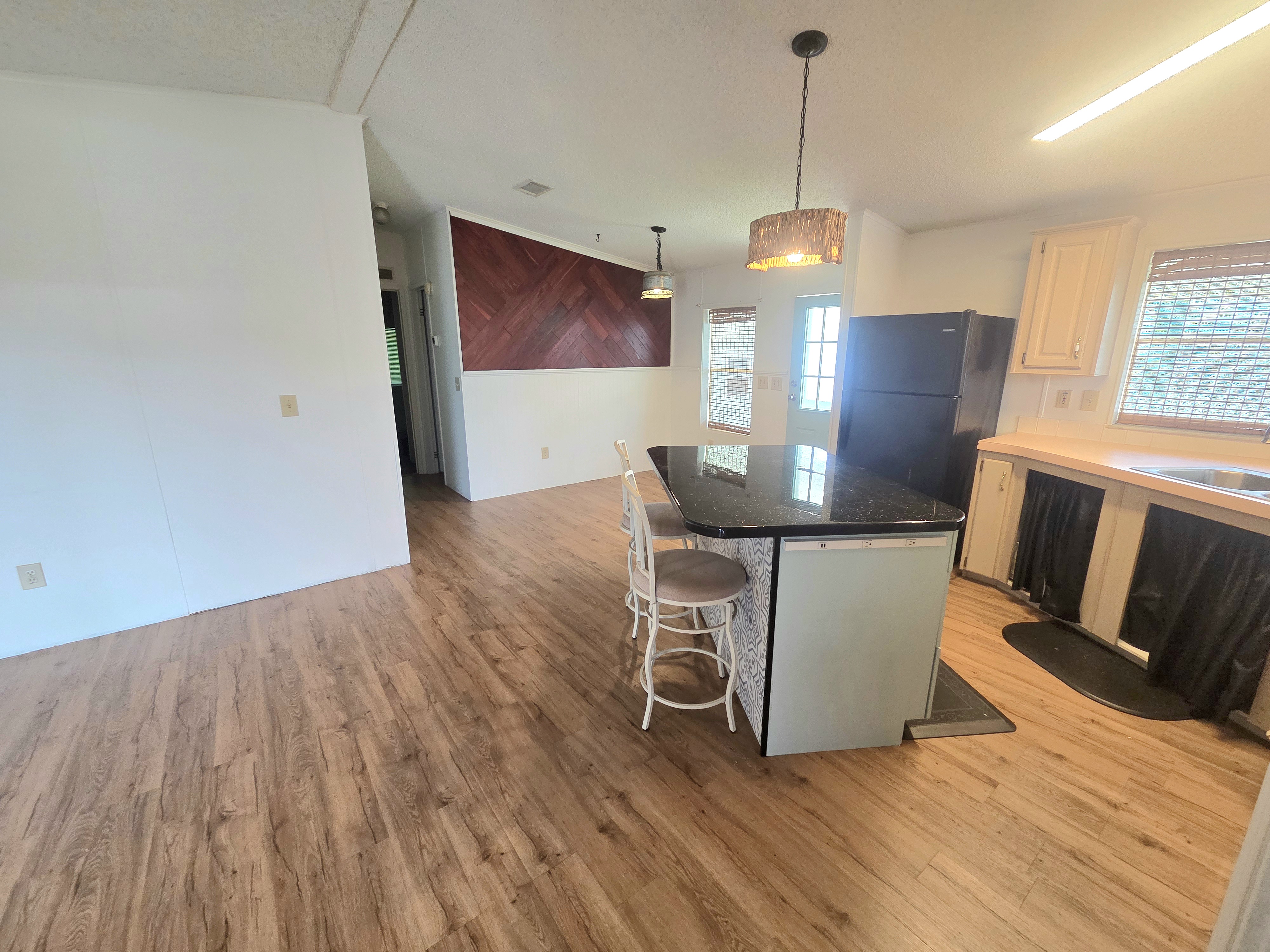 215 Rotterdam Avenue, Ellenton, Florida 34222, 2 Bedrooms Bedrooms, ,2 BathroomsBathrooms,55-Plus Mobile Home,For Sale,Rotterdam Avenue,3922