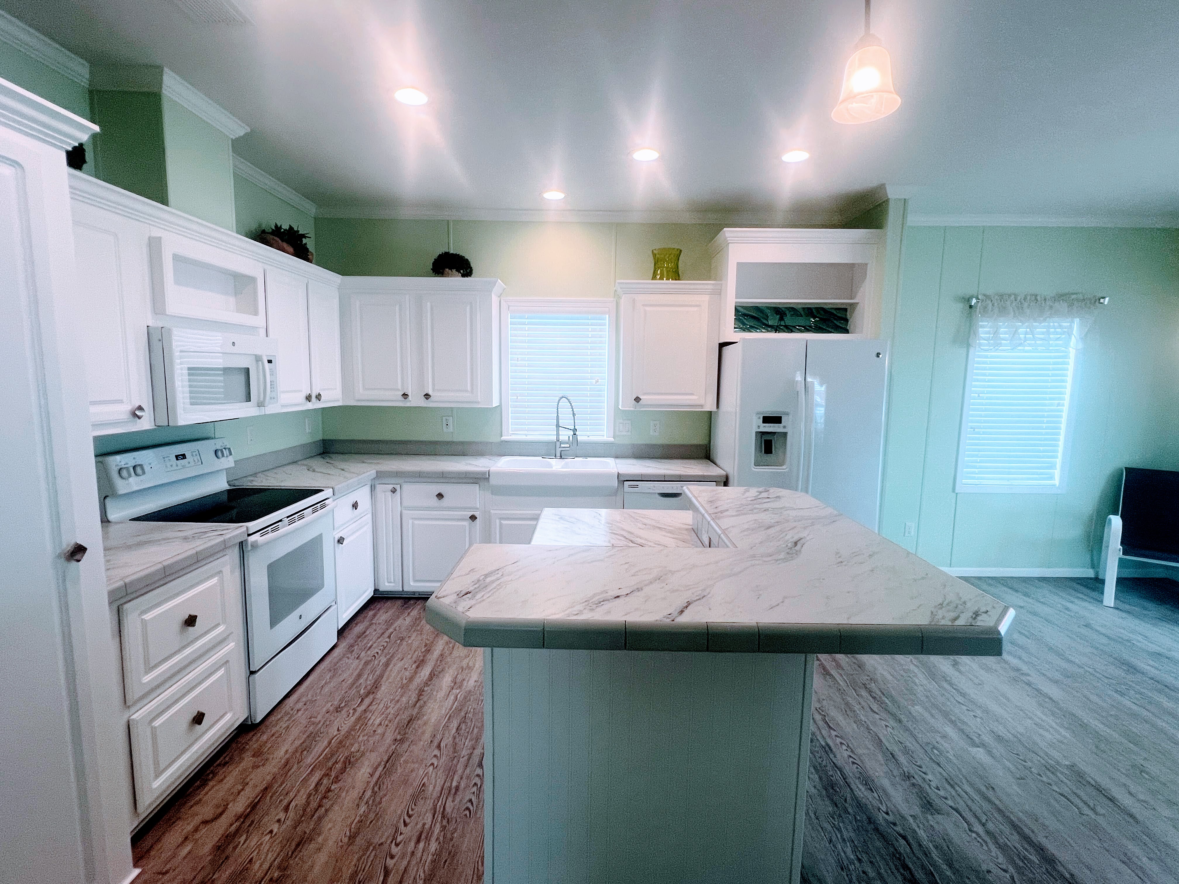 3300 Alt 19 N, Lot 31, Dunedin, Florida 34698, 2 Bedrooms Bedrooms, ,2 BathroomsBathrooms,55-Plus Mobile Home,For Sale,Alt 19 N, Lot 31,3936