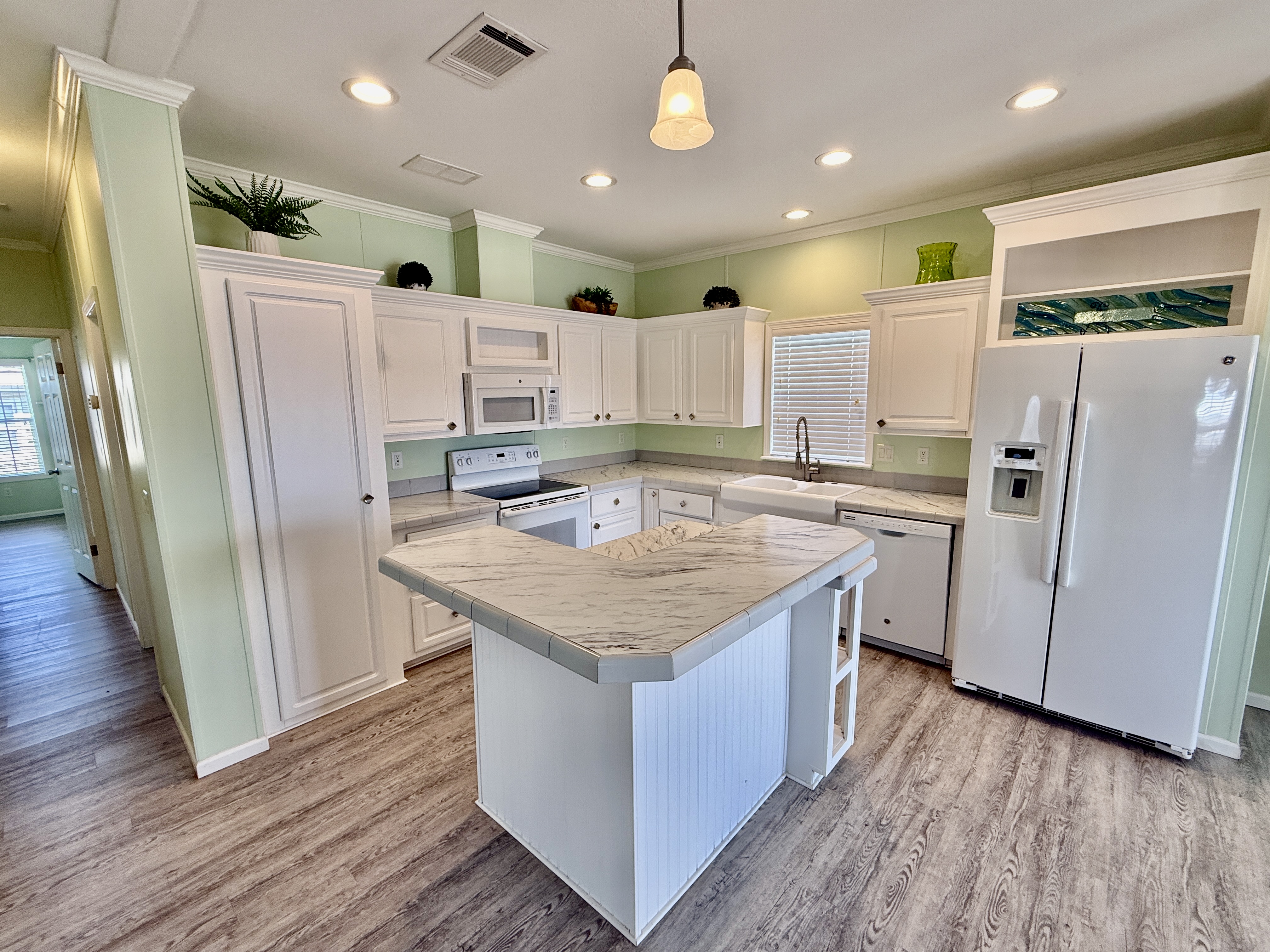 3300 Alt 19 N, Lot 31, Dunedin, Florida 34698, 2 Bedrooms Bedrooms, ,2 BathroomsBathrooms,55-Plus Mobile Home,For Sale,Alt 19 N, Lot 31,3936