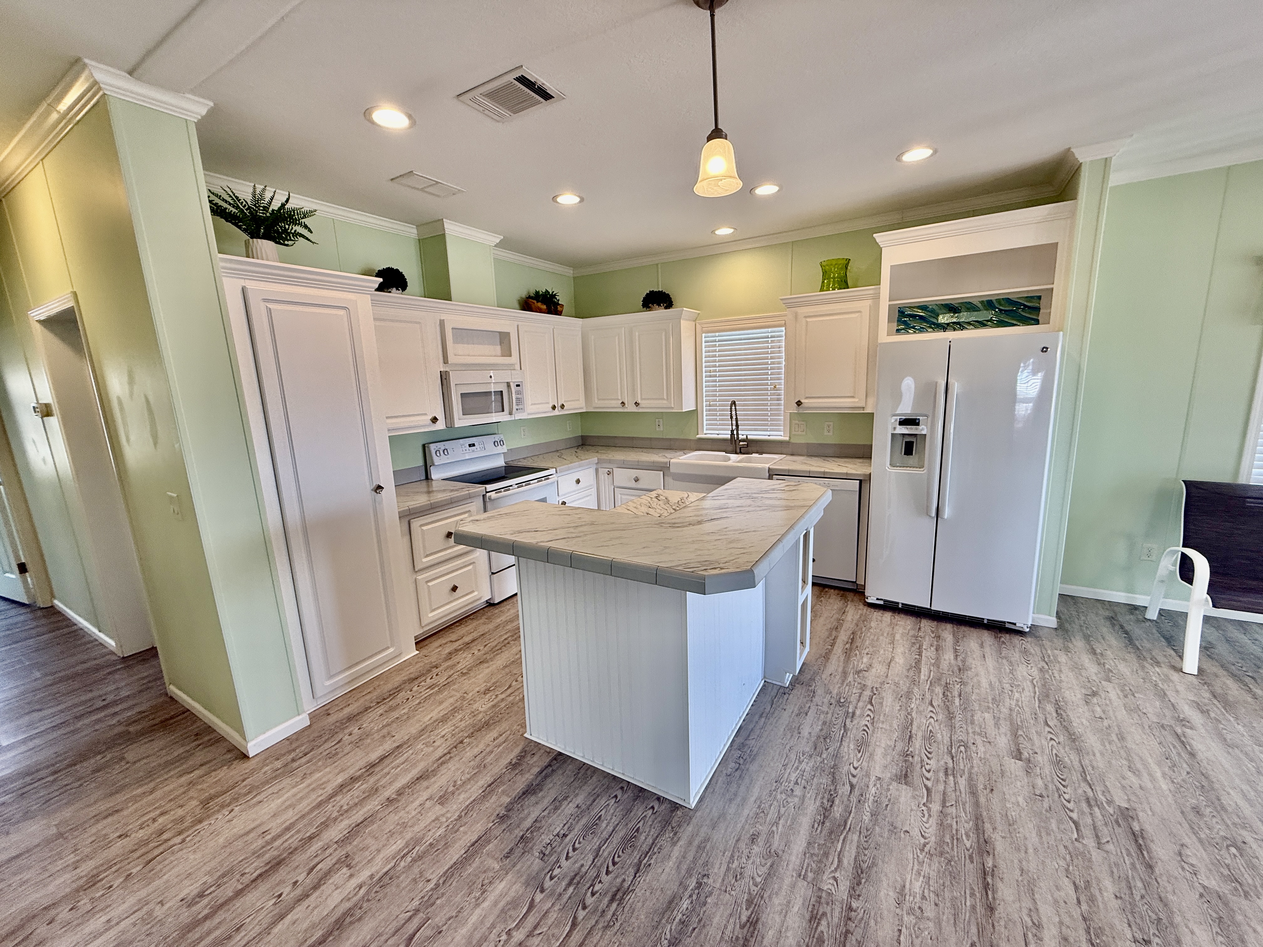 3300 Alt 19 N, Lot 31, Dunedin, Florida 34698, 2 Bedrooms Bedrooms, ,2 BathroomsBathrooms,55-Plus Mobile Home,For Sale,Alt 19 N, Lot 31,3936