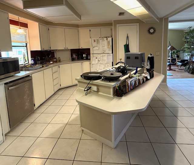 100 Hampton Road, Lot 84, Clearwater, Florida 33759, 2 Bedrooms Bedrooms, ,2 BathroomsBathrooms,55-Plus Mobile Home,For Sale,Hampton Road, Lot 84,3937