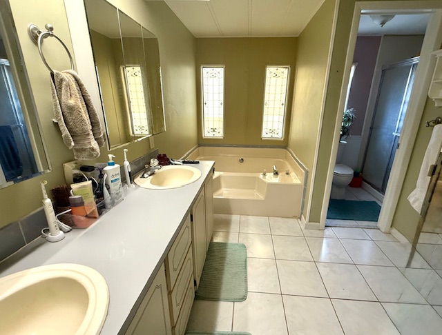 100 Hampton Road, Lot 84, Clearwater, Florida 33759, 2 Bedrooms Bedrooms, ,2 BathroomsBathrooms,55-Plus Mobile Home,For Sale,Hampton Road, Lot 84,3937