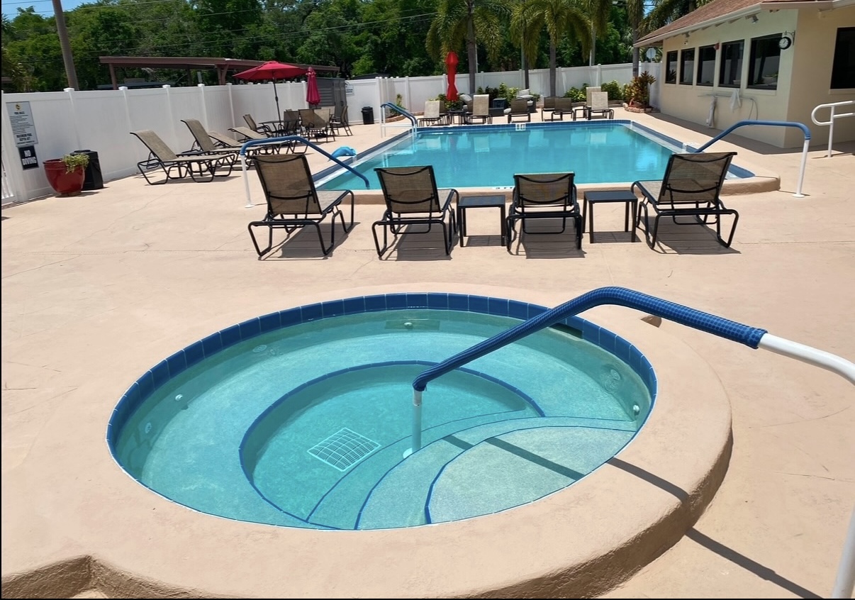 100 Hampton Road, Lot 84, Clearwater, Florida 33759, 2 Bedrooms Bedrooms, ,2 BathroomsBathrooms,55-Plus Mobile Home,For Sale,Hampton Road, Lot 84,3937