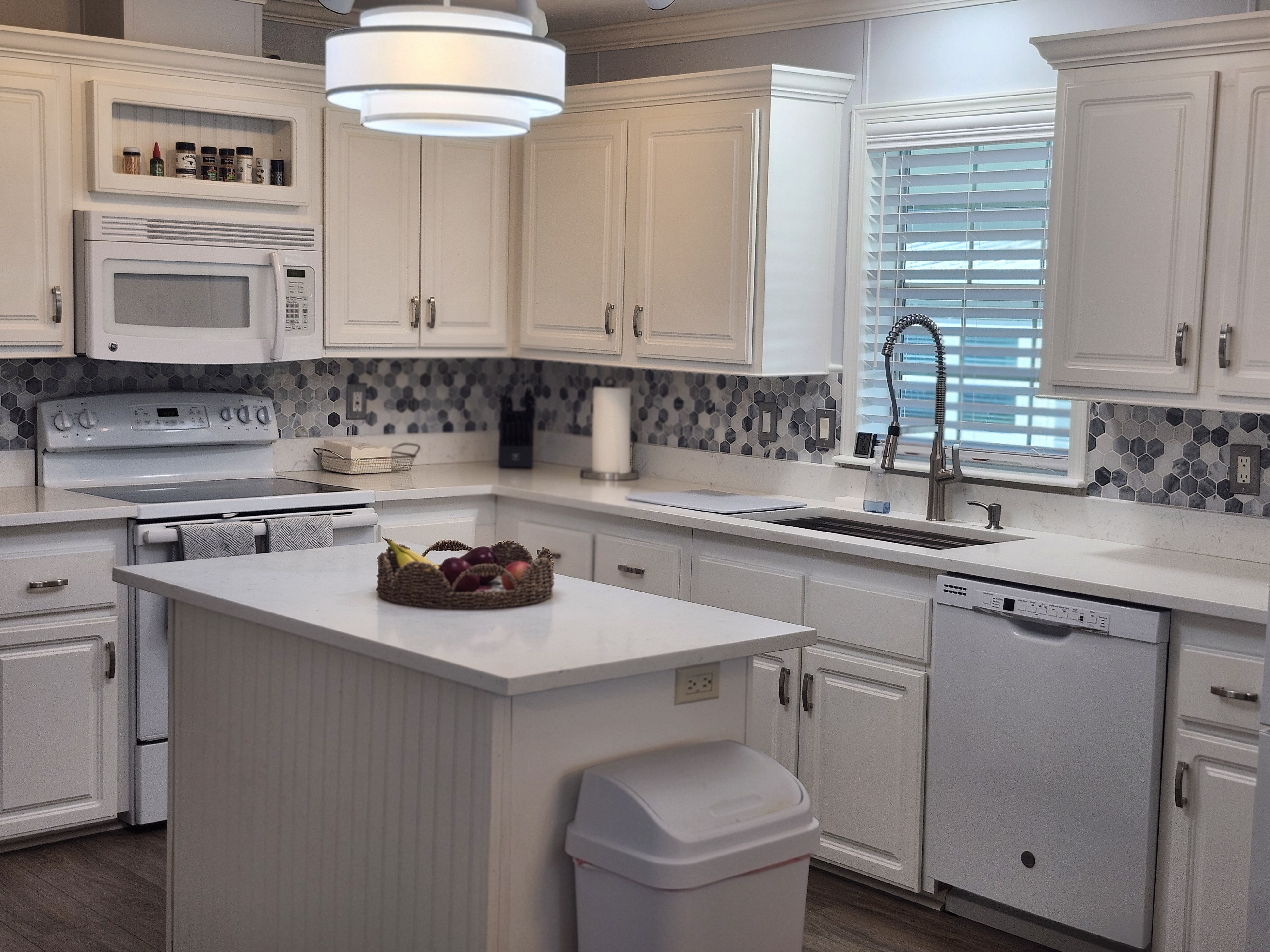 1071 Donegan Road, Lot 929, Largo, Florida 33771, 2 Bedrooms Bedrooms, ,2 BathroomsBathrooms,55-Plus Mobile Home,For Sale,Donegan Road, Lot 929,3938