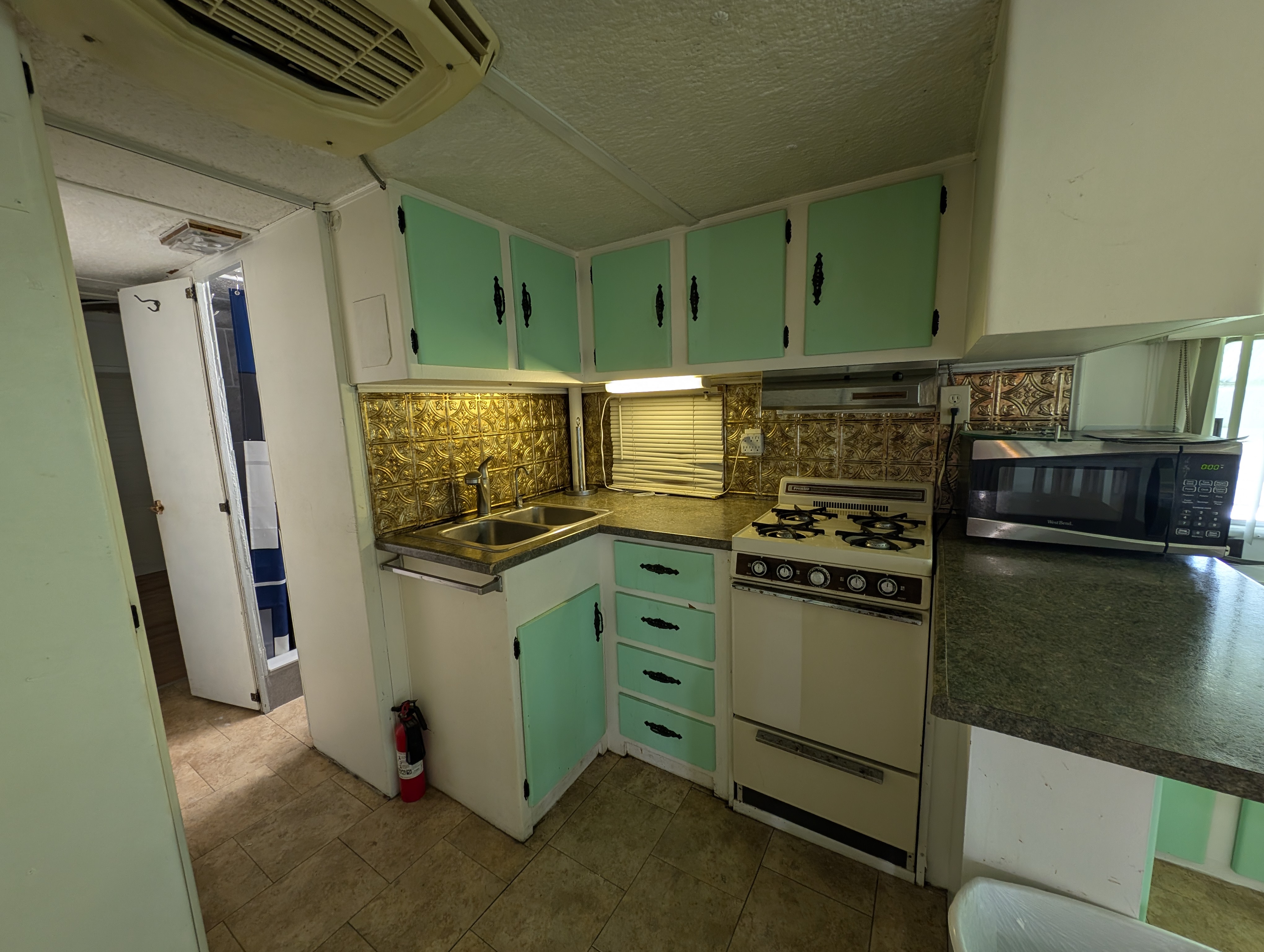 4078 Honolulu Drive, Ruskin, Florida 33570, 1 Bedroom Bedrooms, ,1 BathroomBathrooms,All - Age Mobile Home,For Sale,Honolulu Drive,3940