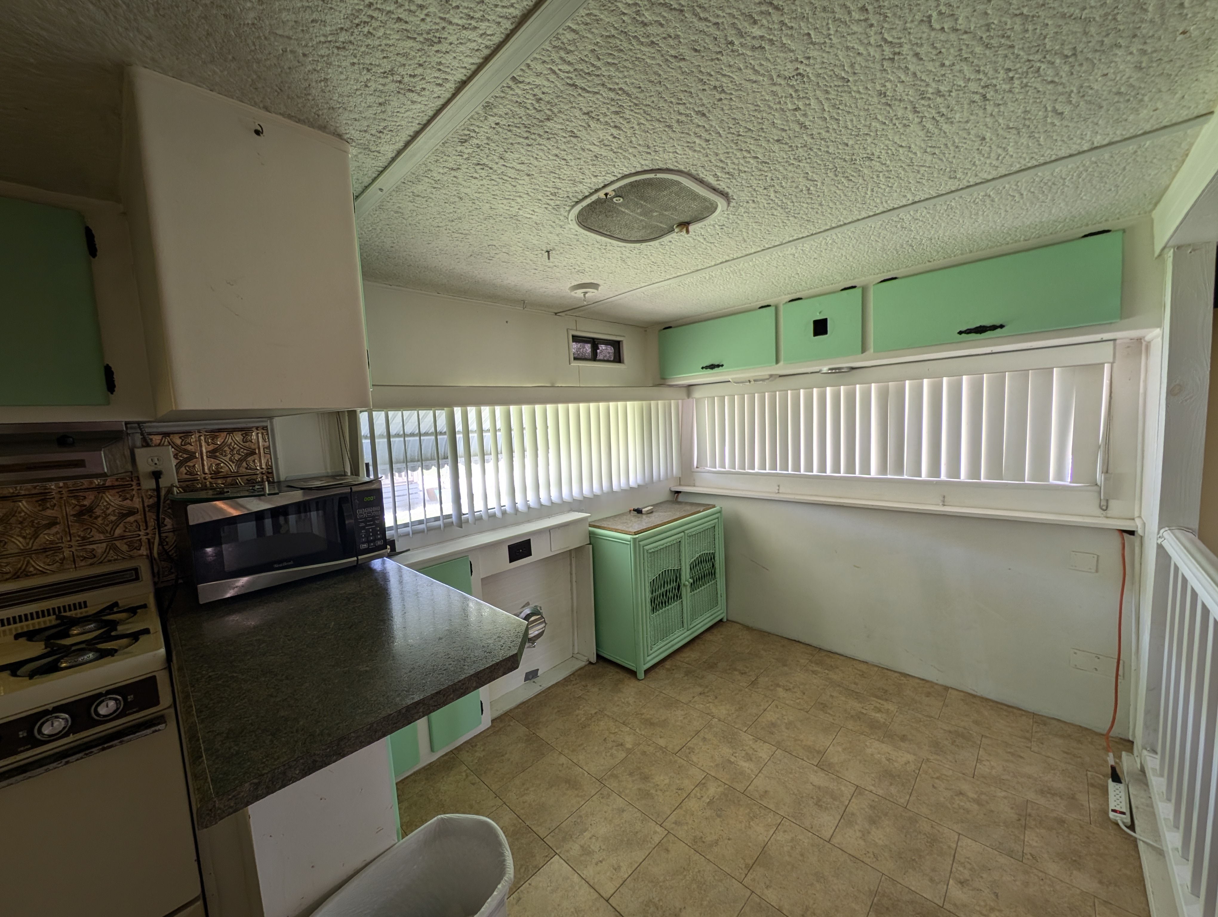 4078 Honolulu Drive, Ruskin, Florida 33570, 1 Bedroom Bedrooms, ,1 BathroomBathrooms,All - Age Mobile Home,For Sale,Honolulu Drive,3940