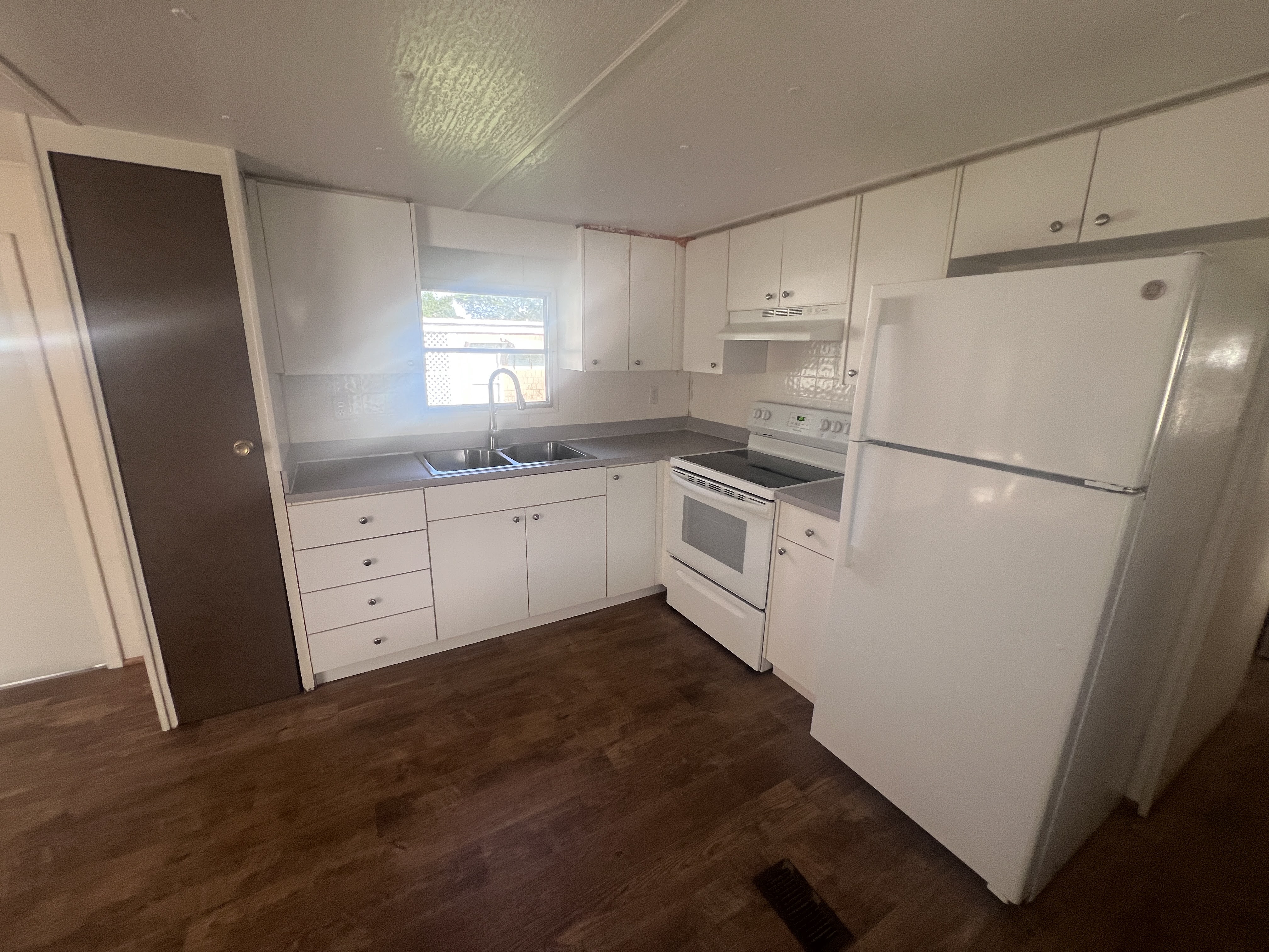 17 Sophie Avenue, Dunedin, Florida 34698, 3 Bedrooms Bedrooms, ,2 BathroomsBathrooms,55-Plus Mobile Home,For Sale,Sophie Avenue,3943