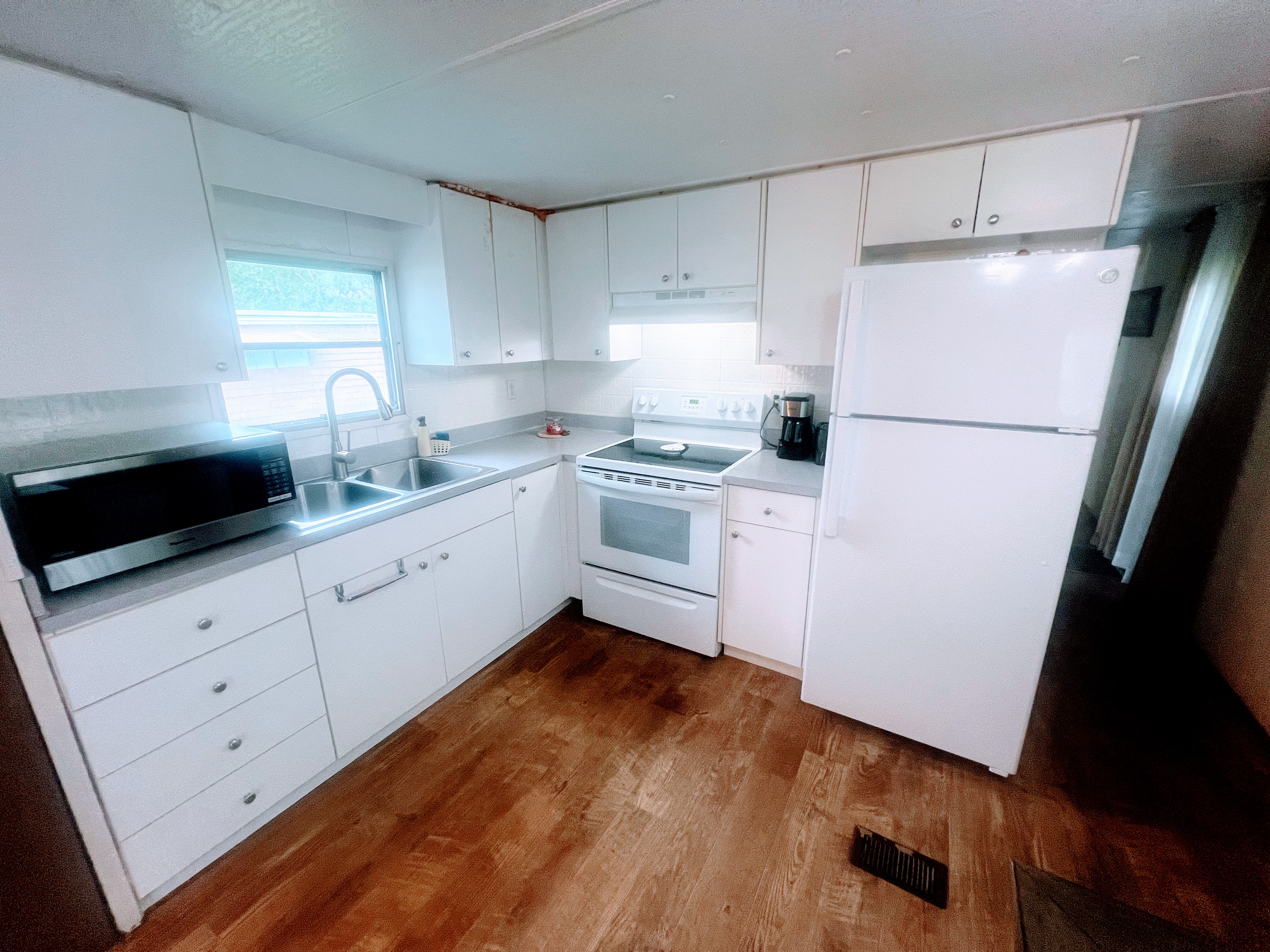 17 Sophie Avenue, Dunedin, Florida 34698, 3 Bedrooms Bedrooms, ,2 BathroomsBathrooms,55-Plus Mobile Home,For Sale,Sophie Avenue,3943