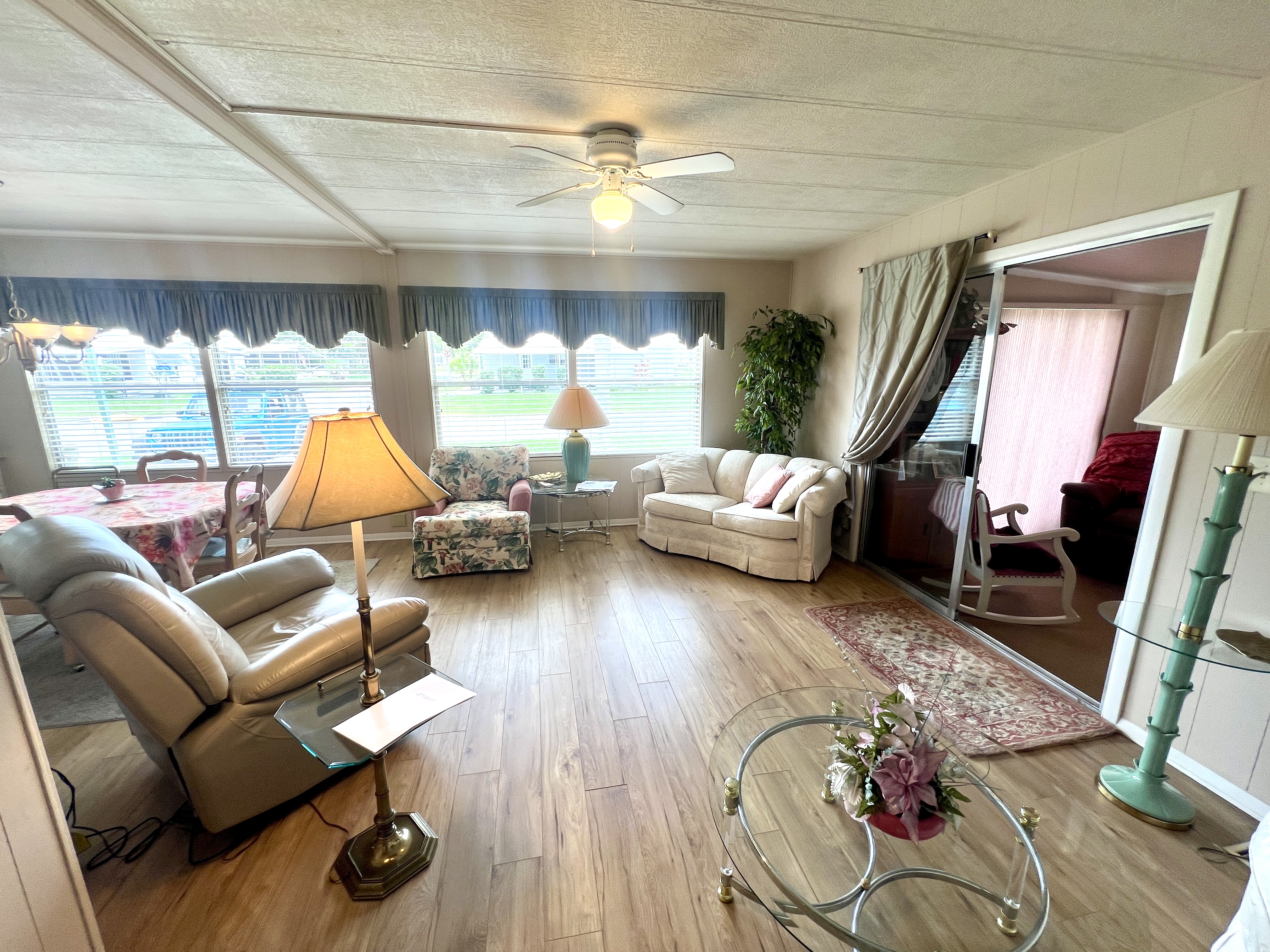 7524 Lakeshore Drive, Ellenton, Florida 34222, 2 Bedrooms Bedrooms, ,2 BathroomsBathrooms,55-Plus Mobile Home,For Sale,Lakeshore Drive,3950