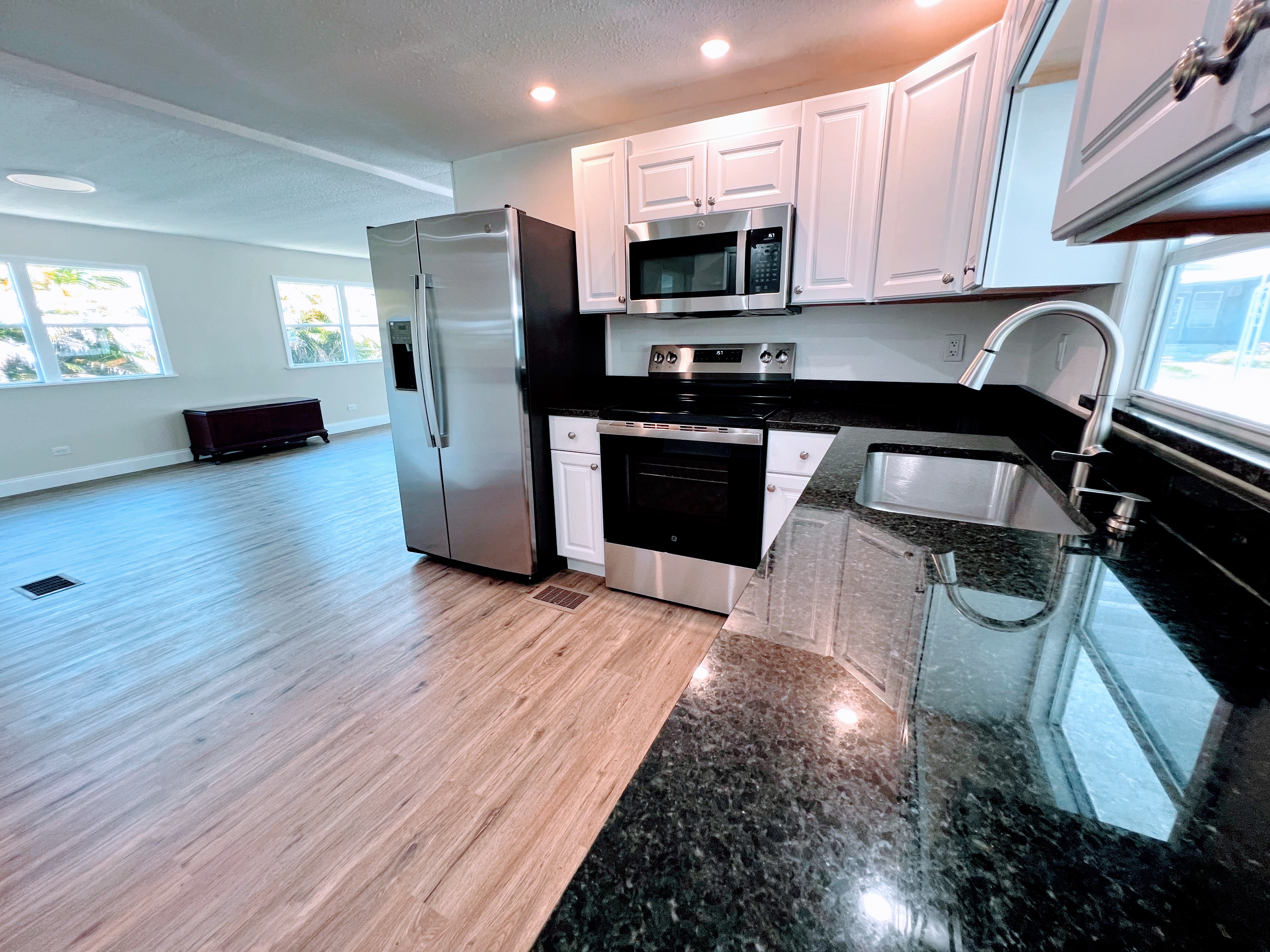 29081 US Hwy 19 N, Lot 55, Clearwater, Florida 33761, 2 Bedrooms Bedrooms, ,2 BathroomsBathrooms,55-Plus Mobile Home,For Sale,US Hwy 19 N, Lot 55,3952