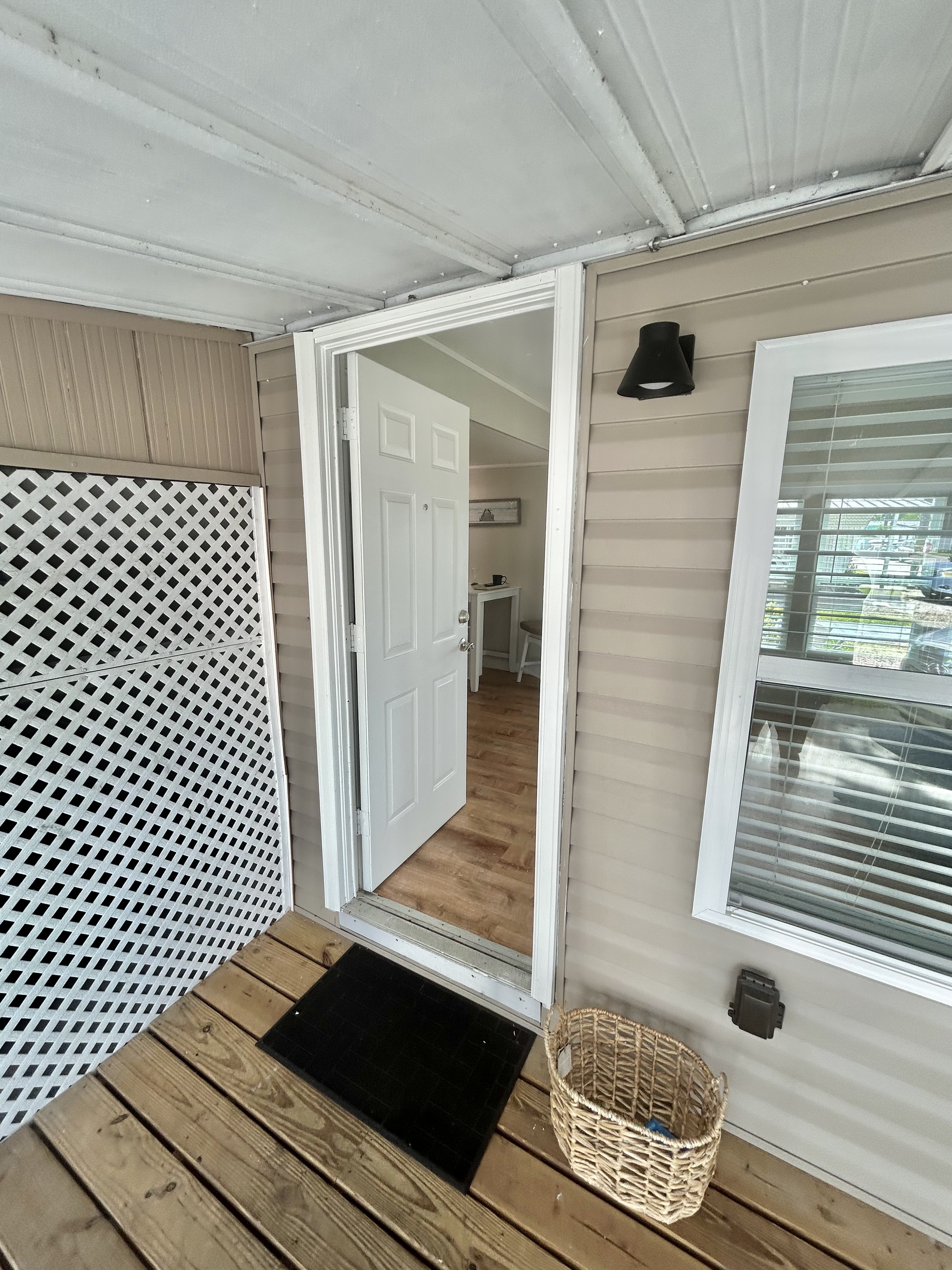 200 Fun Avenue, Bradenton, Florida 34208, 2 Bedrooms Bedrooms, ,1.5 BathroomsBathrooms,55-Plus Mobile Home,For Sale,Fun Avenue,3962