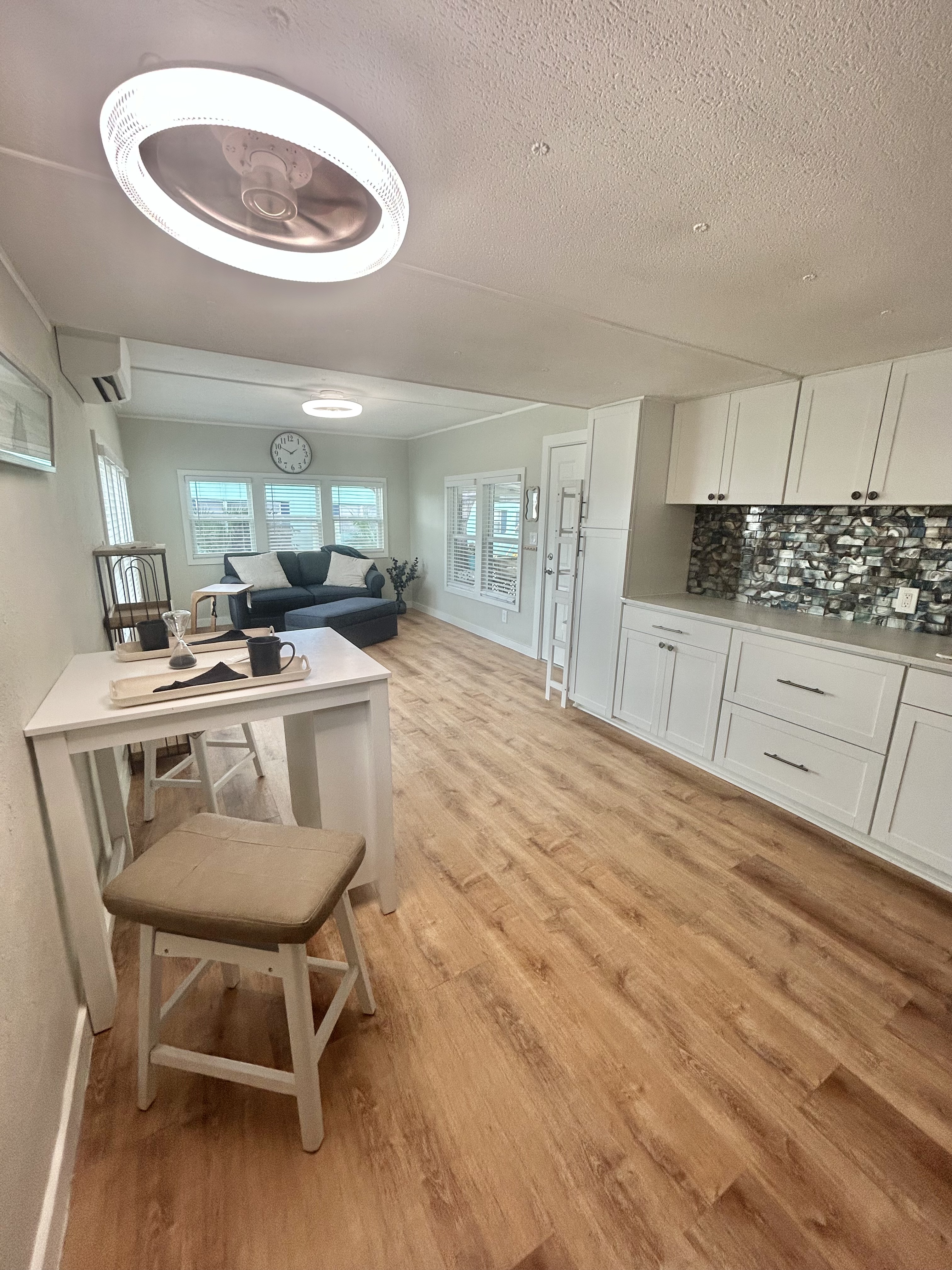 200 Fun Avenue, Bradenton, Florida 34208, 2 Bedrooms Bedrooms, ,1.5 BathroomsBathrooms,55-Plus Mobile Home,For Sale,Fun Avenue,3962