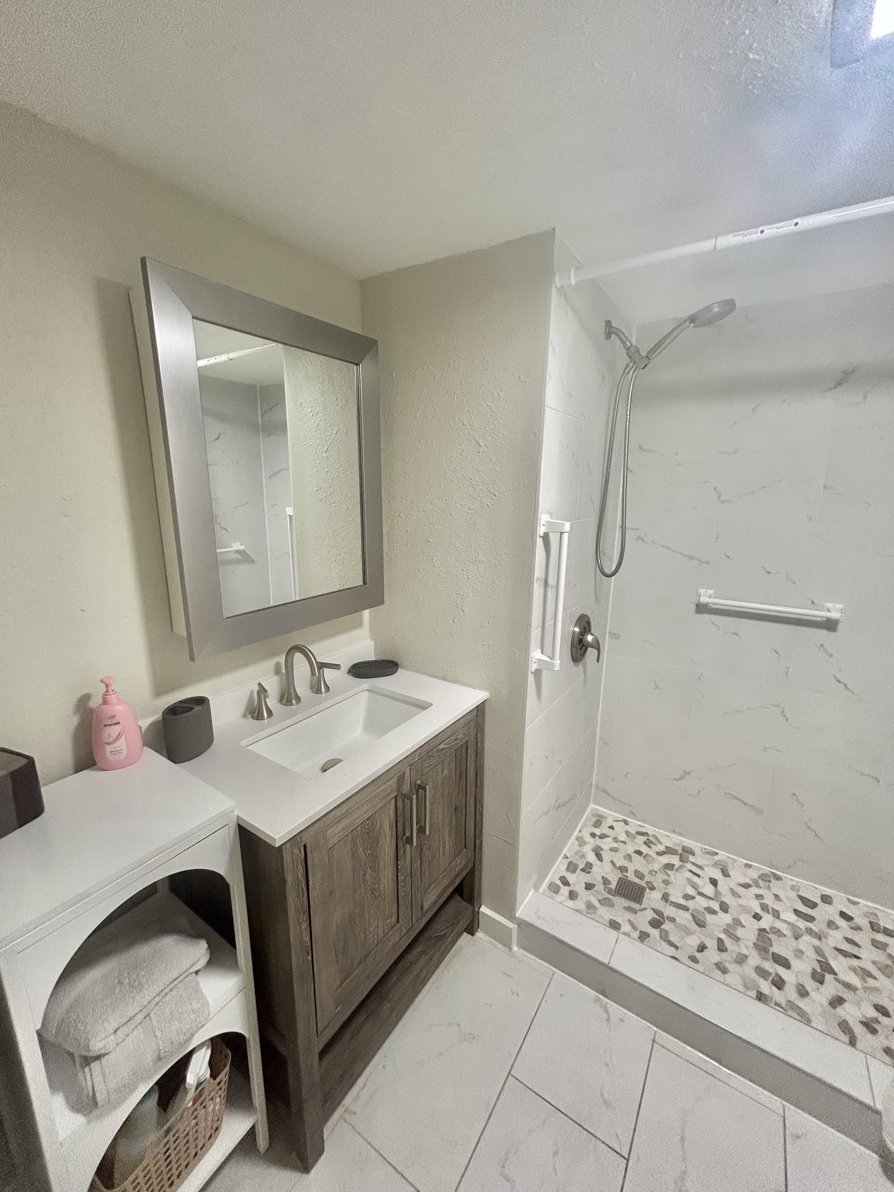 200 Fun Avenue, Bradenton, Florida 34208, 2 Bedrooms Bedrooms, ,1.5 BathroomsBathrooms,55-Plus Mobile Home,For Sale,Fun Avenue,3962