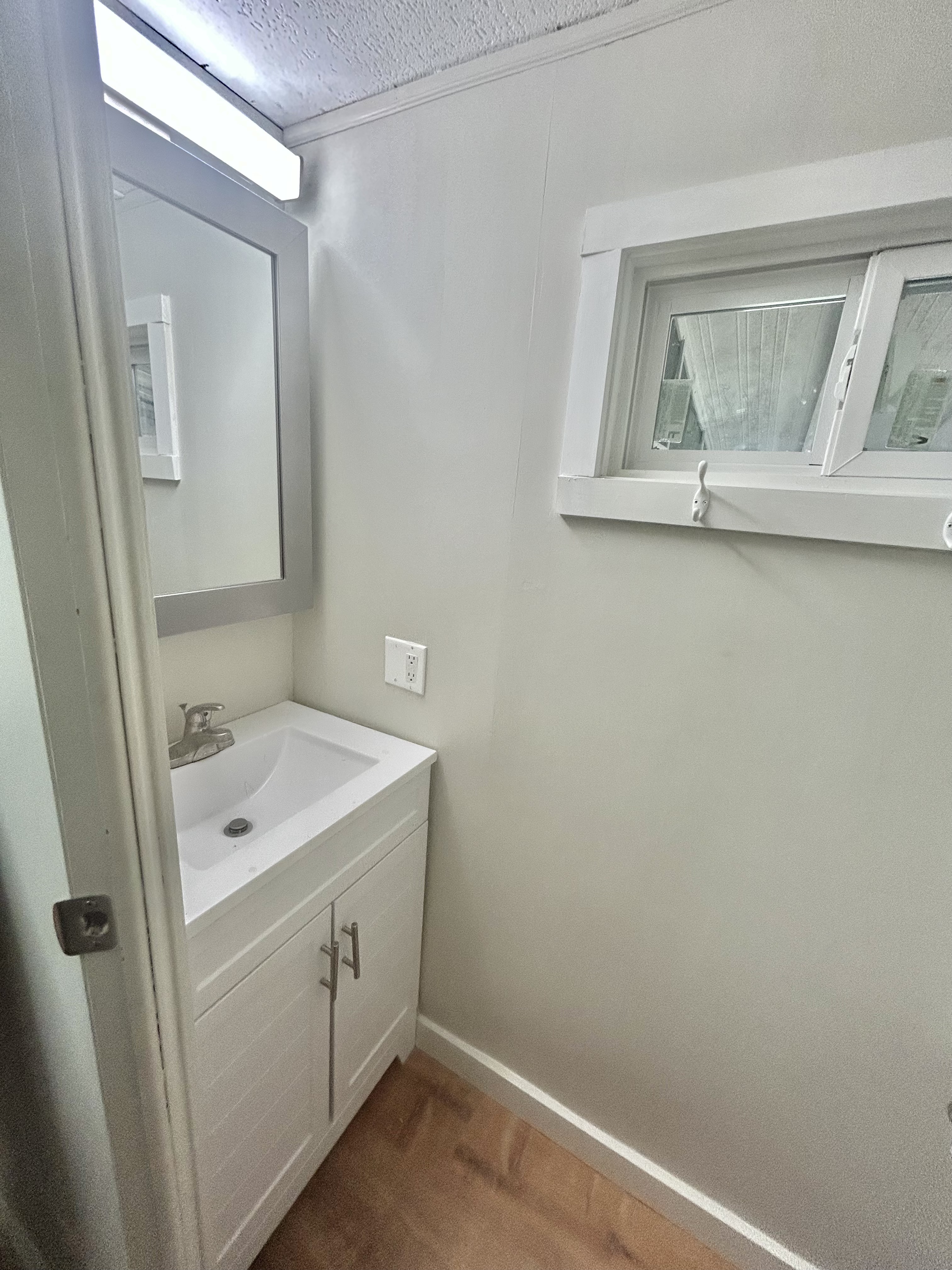 200 Fun Avenue, Bradenton, Florida 34208, 2 Bedrooms Bedrooms, ,1.5 BathroomsBathrooms,55-Plus Mobile Home,For Sale,Fun Avenue,3962