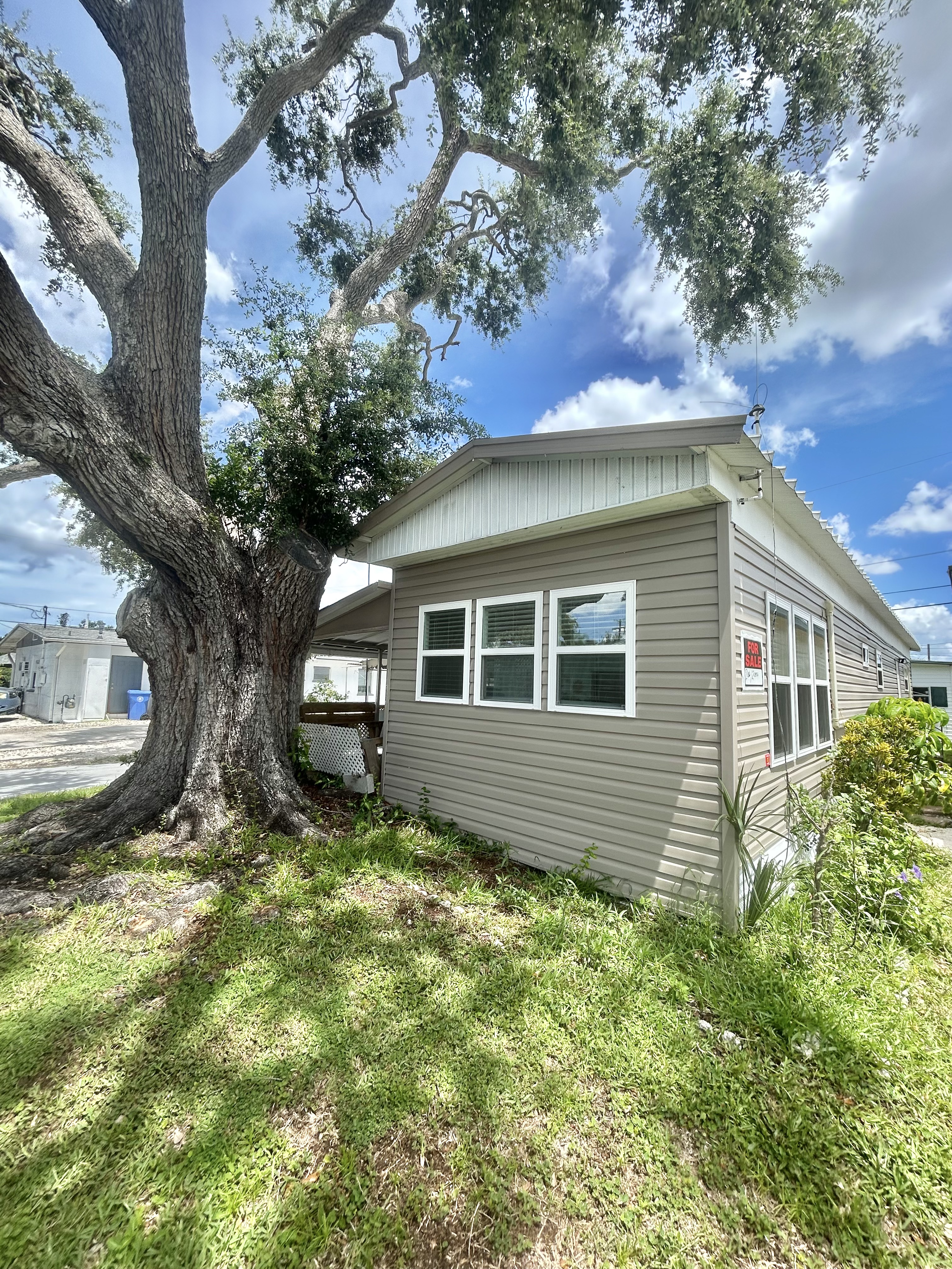 200 Fun Avenue, Bradenton, Florida 34208, 2 Bedrooms Bedrooms, ,1.5 BathroomsBathrooms,55-Plus Mobile Home,For Sale,Fun Avenue,3962