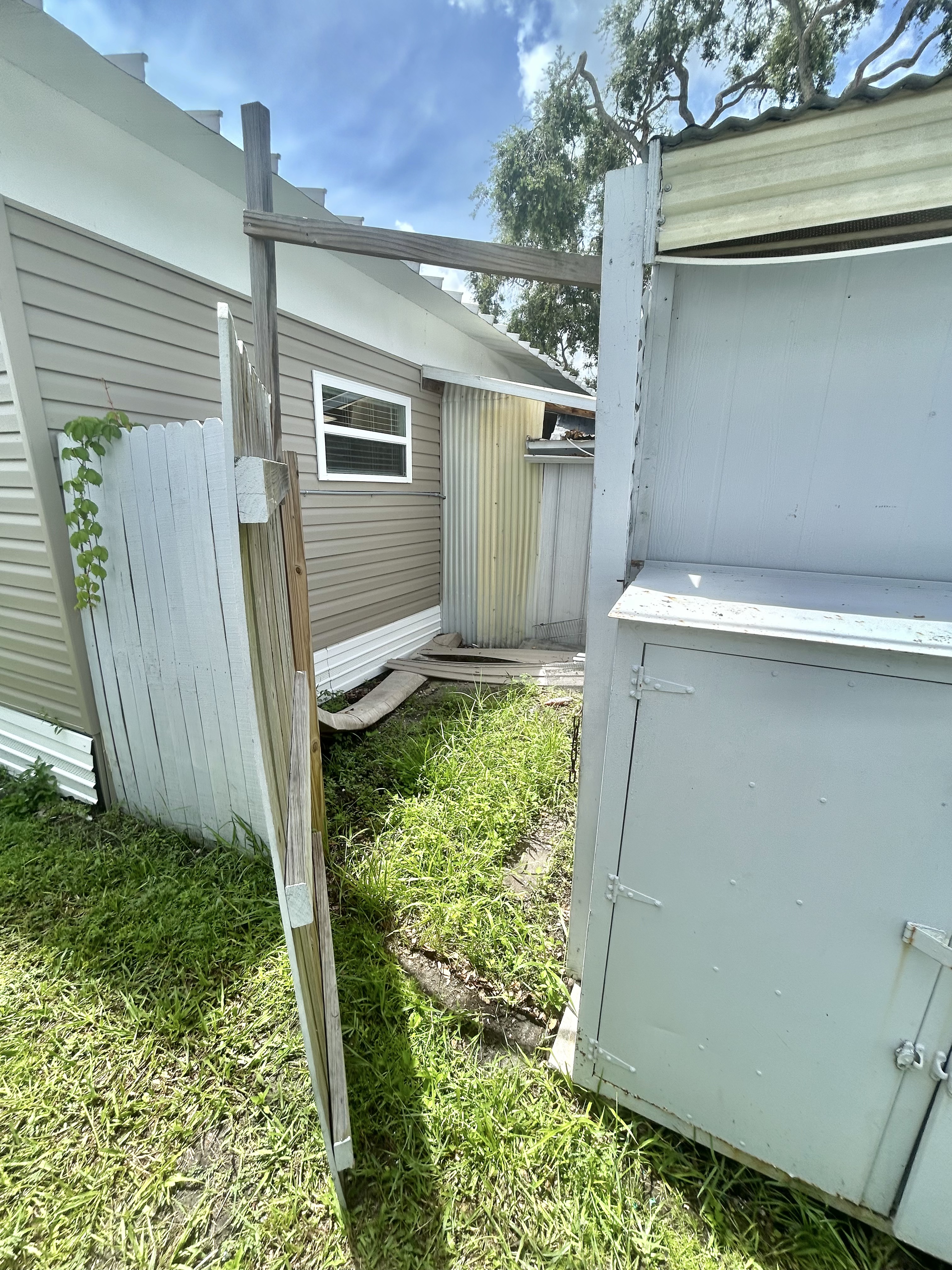 200 Fun Avenue, Bradenton, Florida 34208, 2 Bedrooms Bedrooms, ,1.5 BathroomsBathrooms,55-Plus Mobile Home,For Sale,Fun Avenue,3962