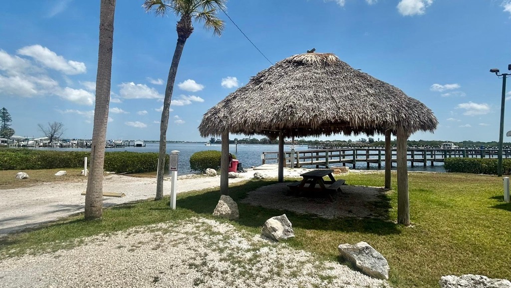 200 Fun Avenue, Bradenton, Florida 34208, 2 Bedrooms Bedrooms, ,1.5 BathroomsBathrooms,55-Plus Mobile Home,For Sale,Fun Avenue,3962