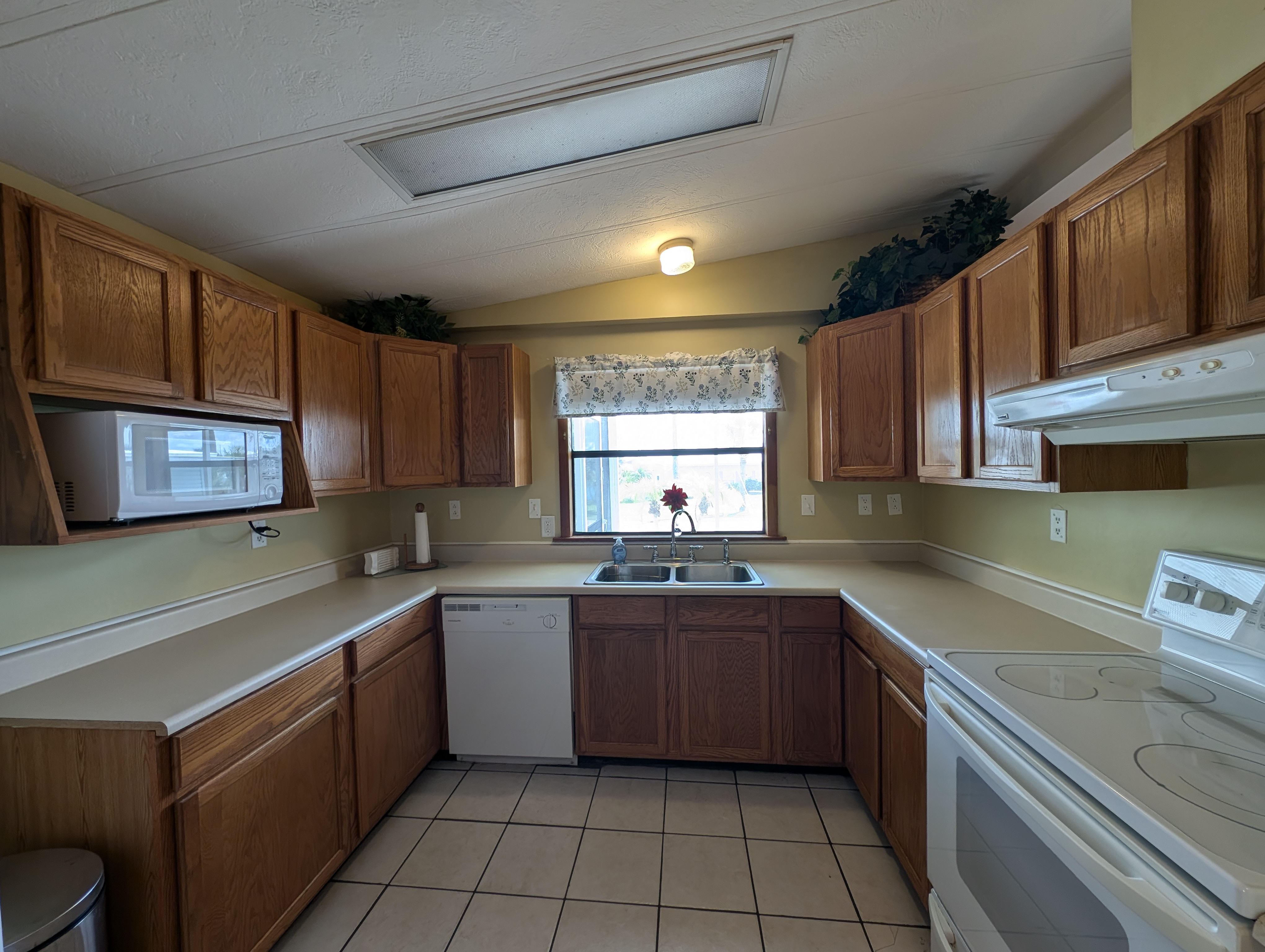1729 Wheelhouse Circle, Ruskin, Florida 33570, 2 Bedrooms Bedrooms, ,2 BathroomsBathrooms,55-Plus Mobile Home,For Sale,Wheelhouse Circle,3981