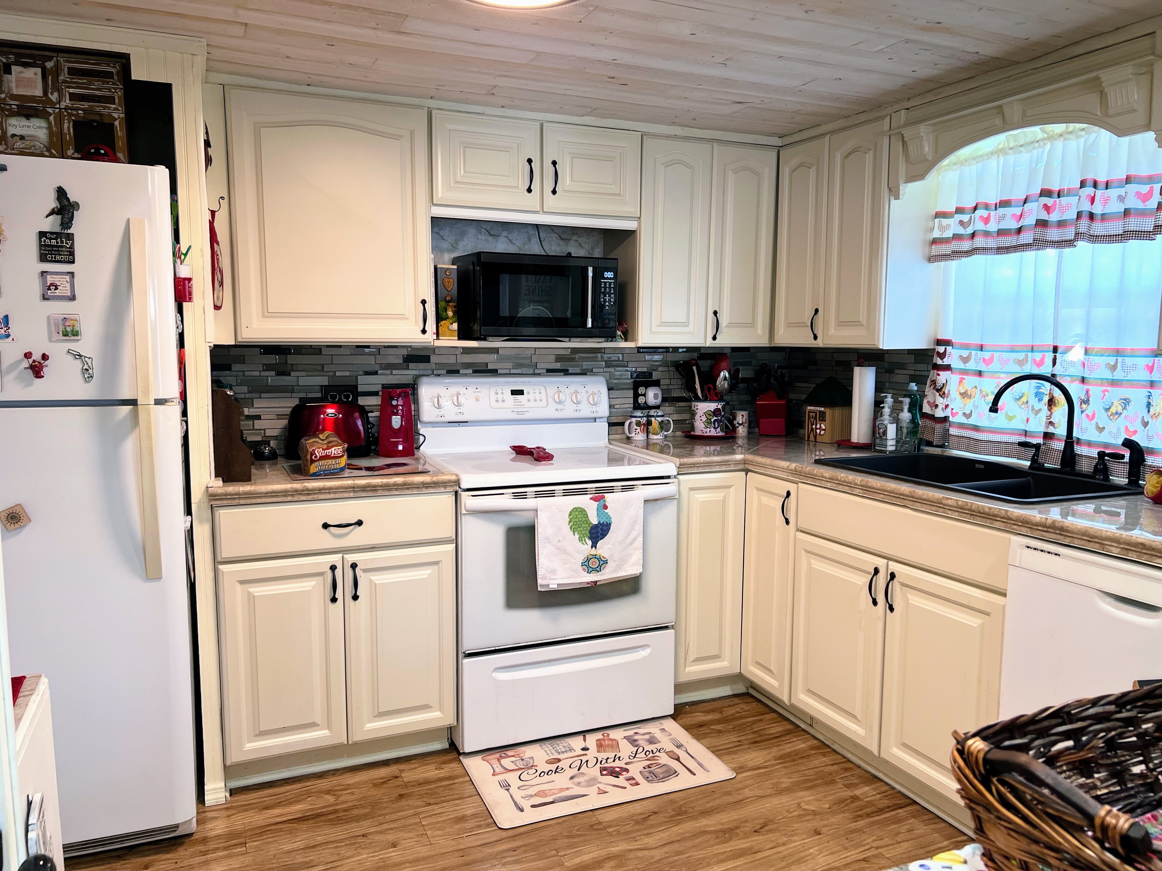 1919 Buccaneer Drive, Lot 101, Sarasota, Florida 34231, 2 Bedrooms Bedrooms, ,2 BathroomsBathrooms,55-Plus Mobile Home,For Sale,Buccaneer Drive, Lot 101,3982