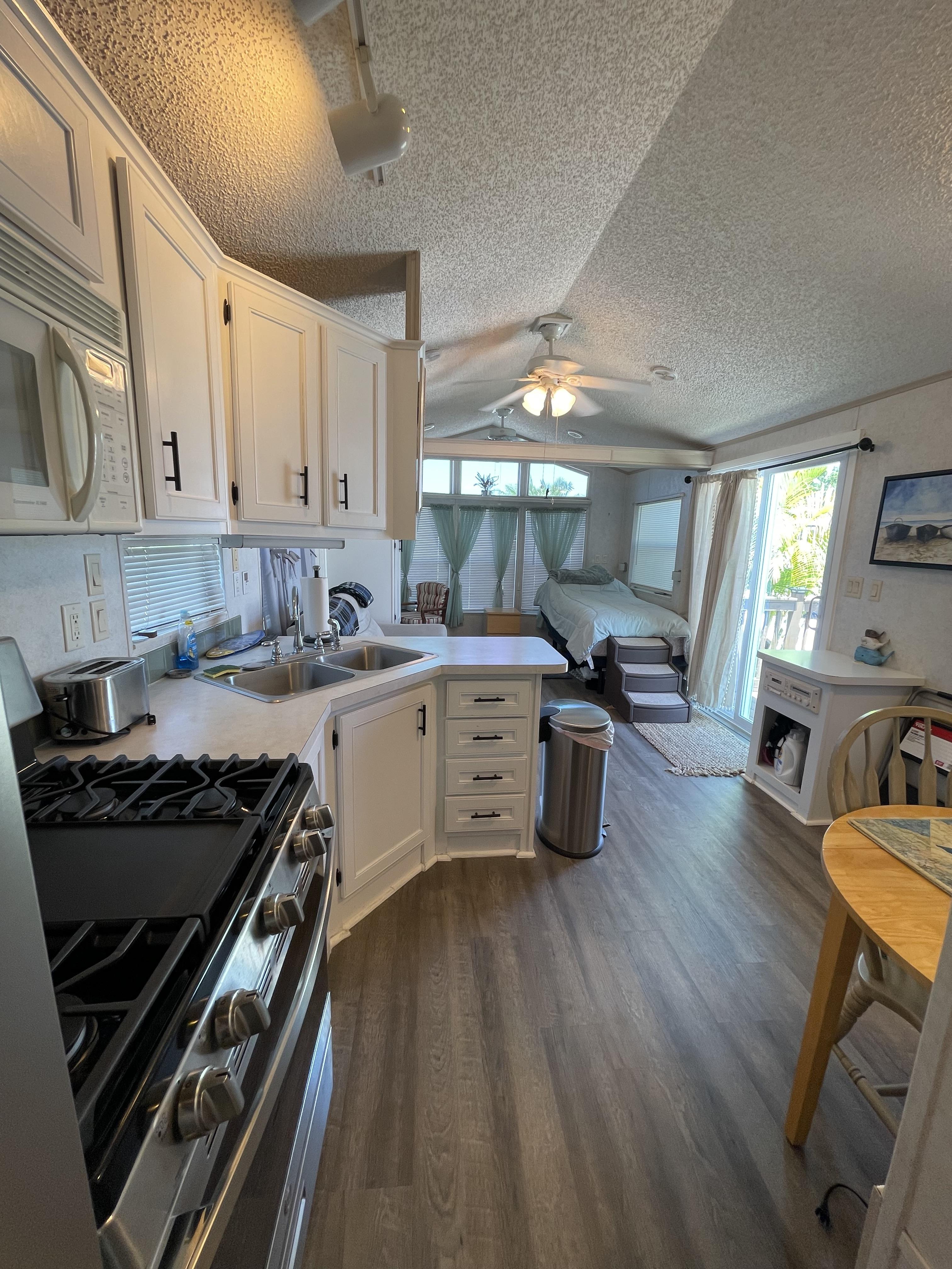 11911 66th St N, Lot 206, Largo, Florida 33773, 1 Bedroom Bedrooms, ,1 BathroomBathrooms,55-Plus Mobile Home,For Sale,66th St N, Lot 206,3986