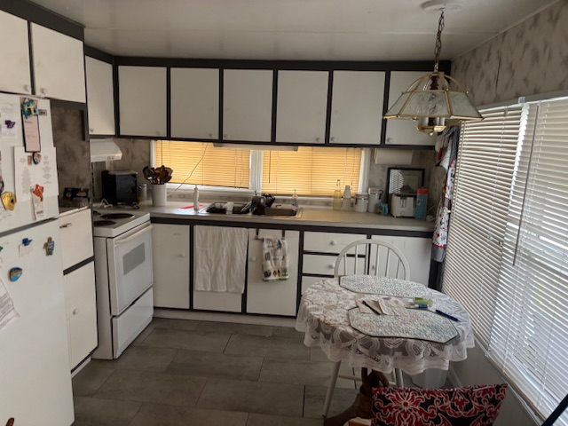 2419 Gulf to Bay Blvd, Lot 113, Clearwater, Florida 33765, 2 Bedrooms Bedrooms, ,1 BathroomBathrooms,55-Plus Mobile Home,For Sale,Gulf to Bay Blvd, Lot 113,4008
