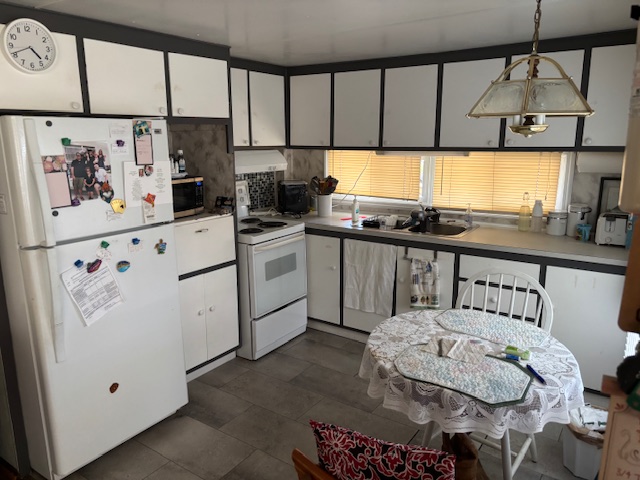 2419 Gulf to Bay Blvd, Lot 113, Clearwater, Florida 33765, 2 Bedrooms Bedrooms, ,1 BathroomBathrooms,55-Plus Mobile Home,For Sale,Gulf to Bay Blvd, Lot 113,4008