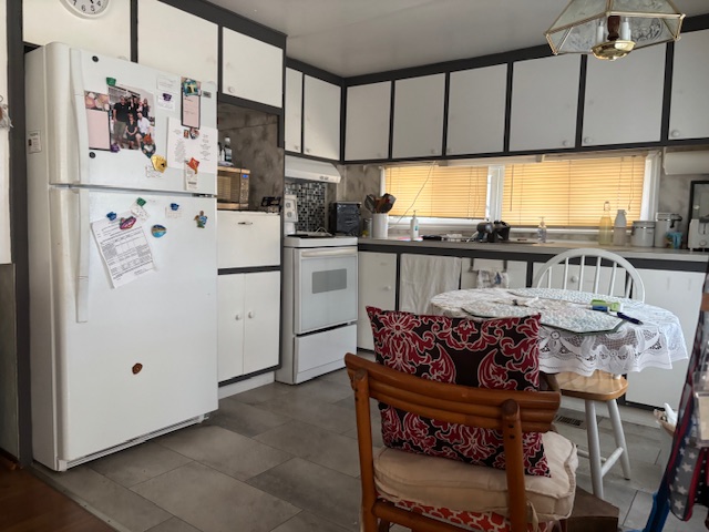 2419 Gulf to Bay Blvd, Lot 113, Clearwater, Florida 33765, 2 Bedrooms Bedrooms, ,1 BathroomBathrooms,55-Plus Mobile Home,For Sale,Gulf to Bay Blvd, Lot 113,4008