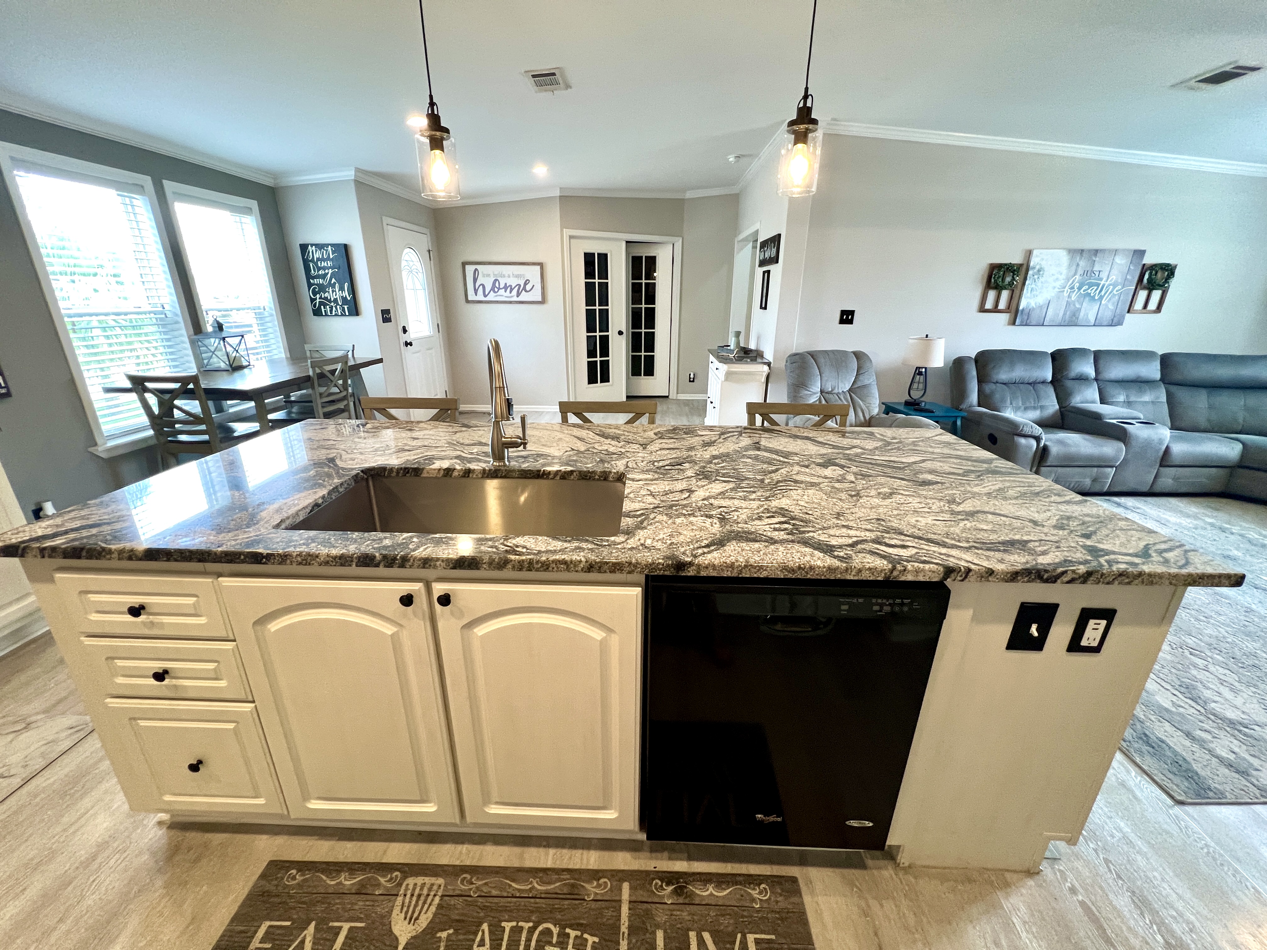 8111 Buena Vista Way, Ellenton, Florida 34222, 3 Bedrooms Bedrooms, ,2 BathroomsBathrooms,55-Plus Mobile Home,For Sale,Buena Vista Way,4019