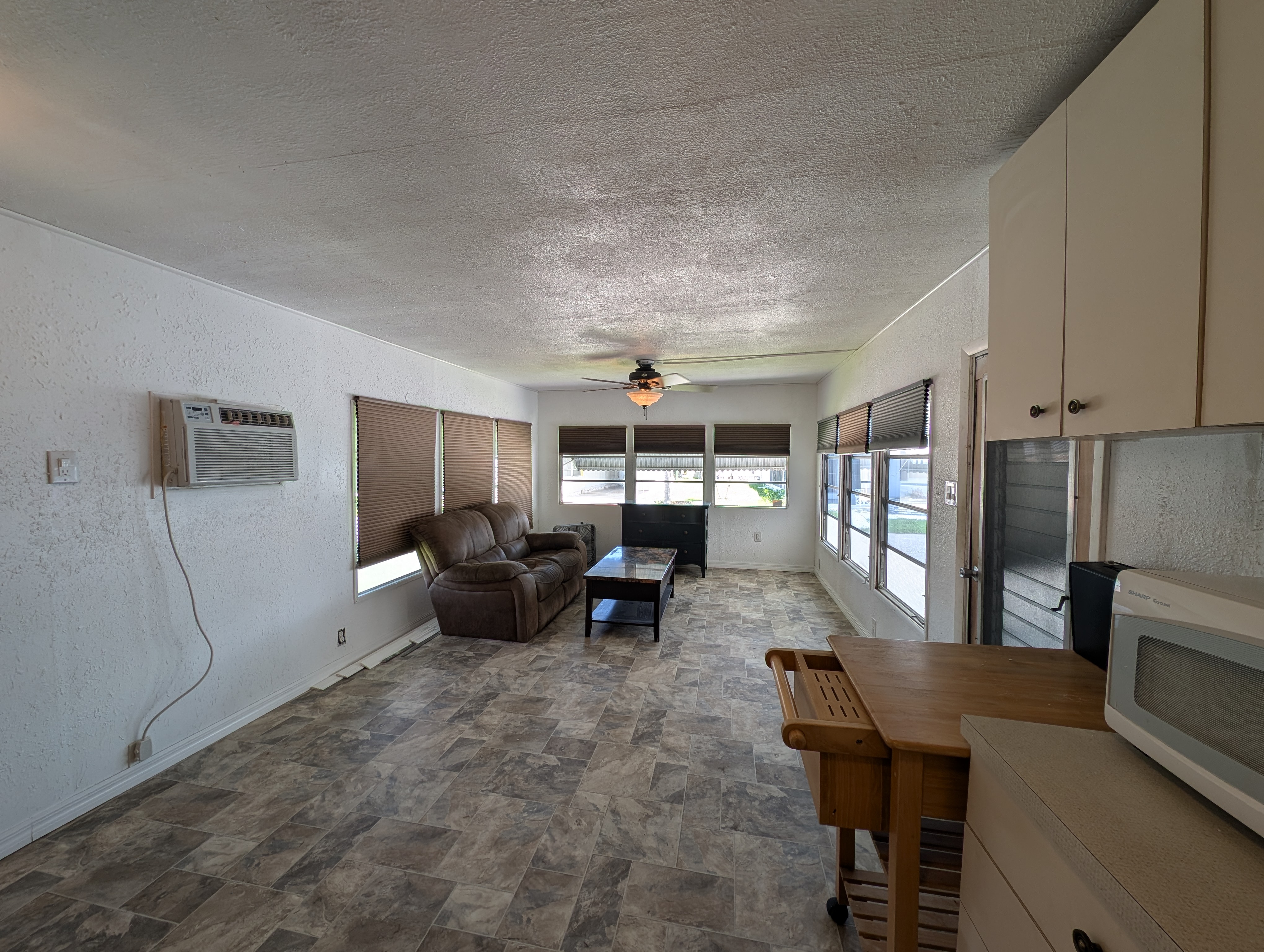 5208 5th St Circle West, Bradenton, Florida 34207, 1 Bedroom Bedrooms, ,1 BathroomBathrooms,55-Plus Mobile Home,For Sale,5th St Circle West,4043