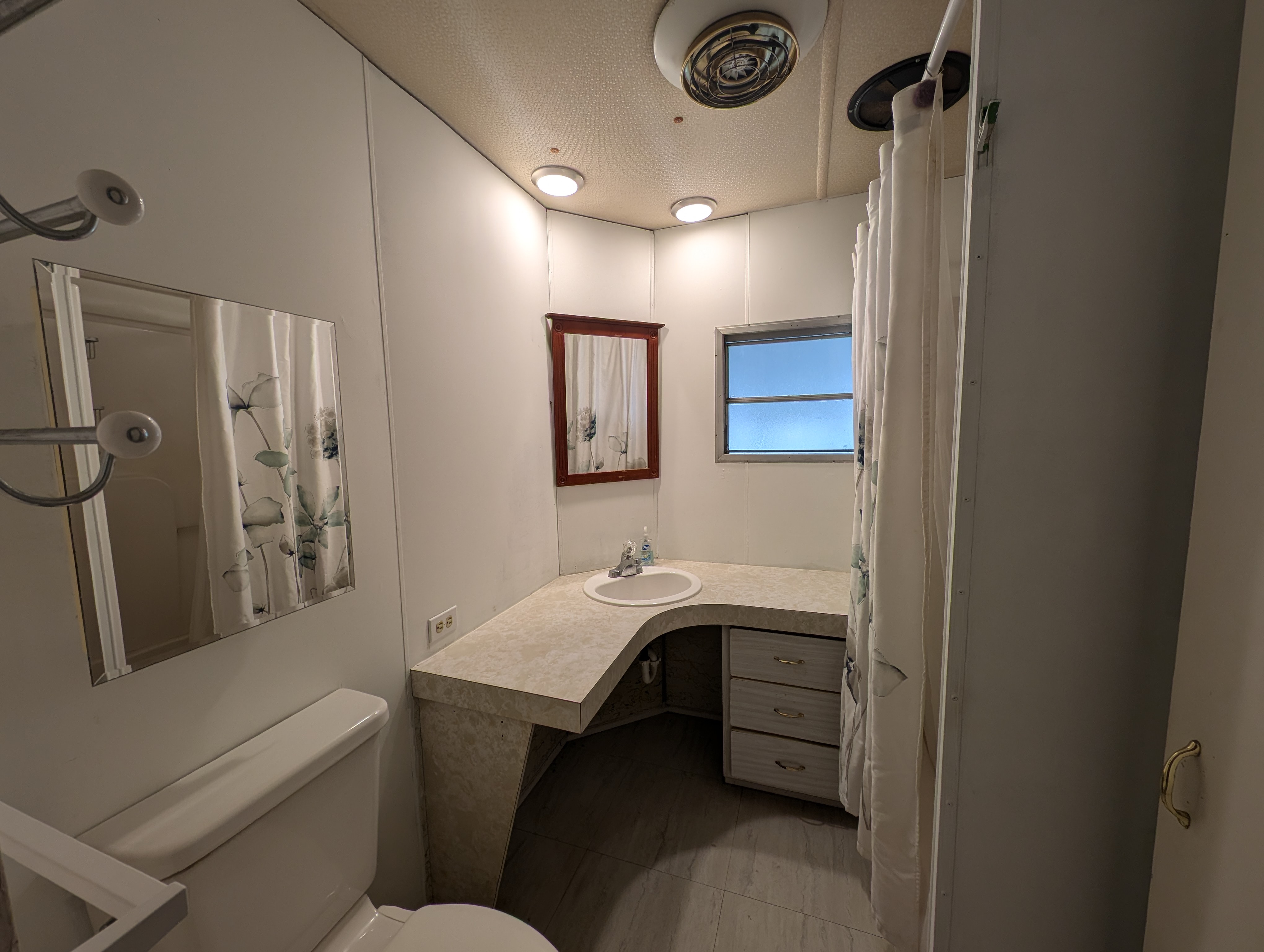 5208 5th St Circle West, Bradenton, Florida 34207, 1 Bedroom Bedrooms, ,1 BathroomBathrooms,55-Plus Mobile Home,For Sale,5th St Circle West,4043