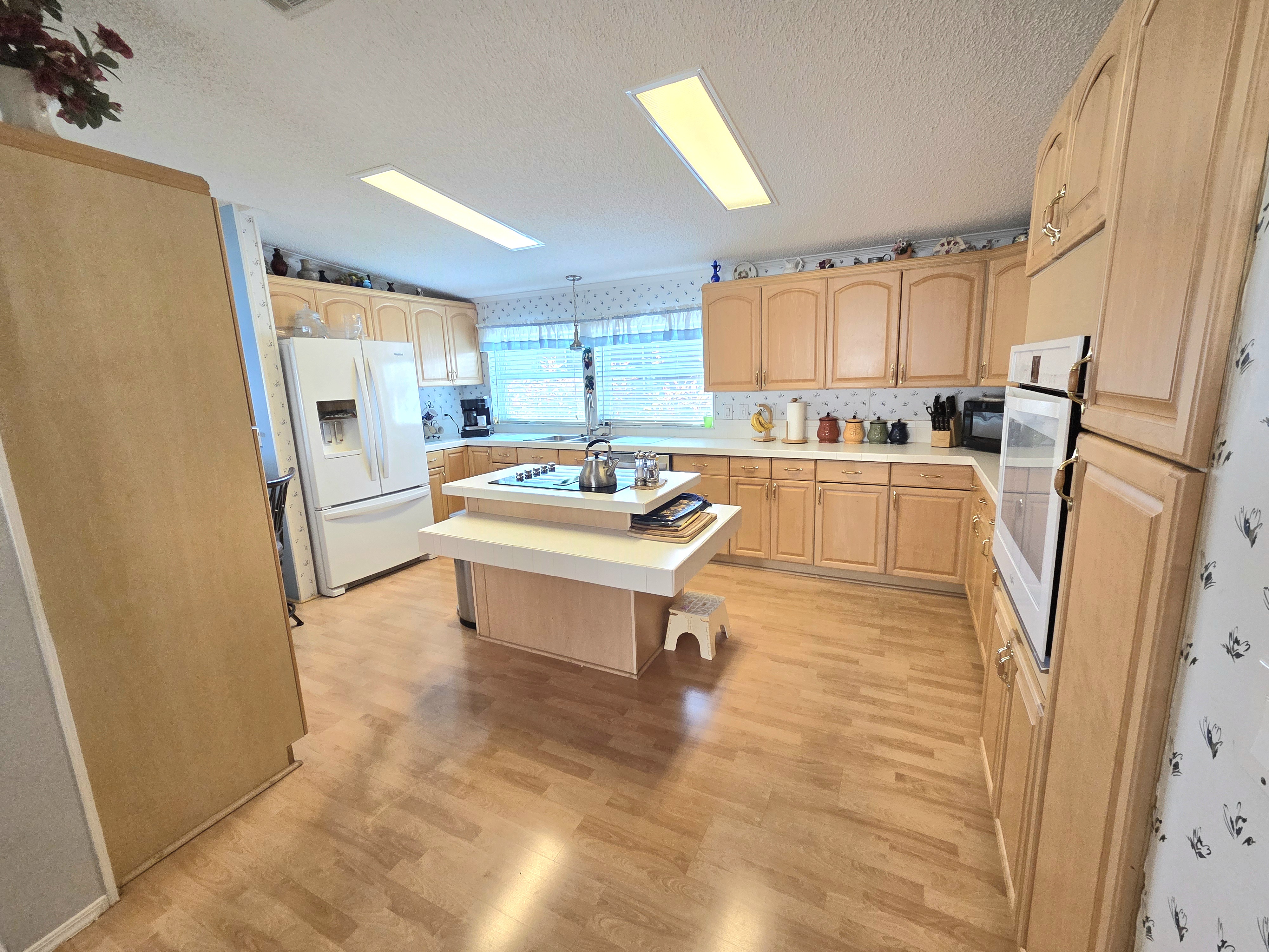 8609 27th Avenue East, Palmetto, Florida 34221, 3 Bedrooms Bedrooms, ,2 BathroomsBathrooms,55-Plus Mobile Home,For Sale,27th Avenue East,4065