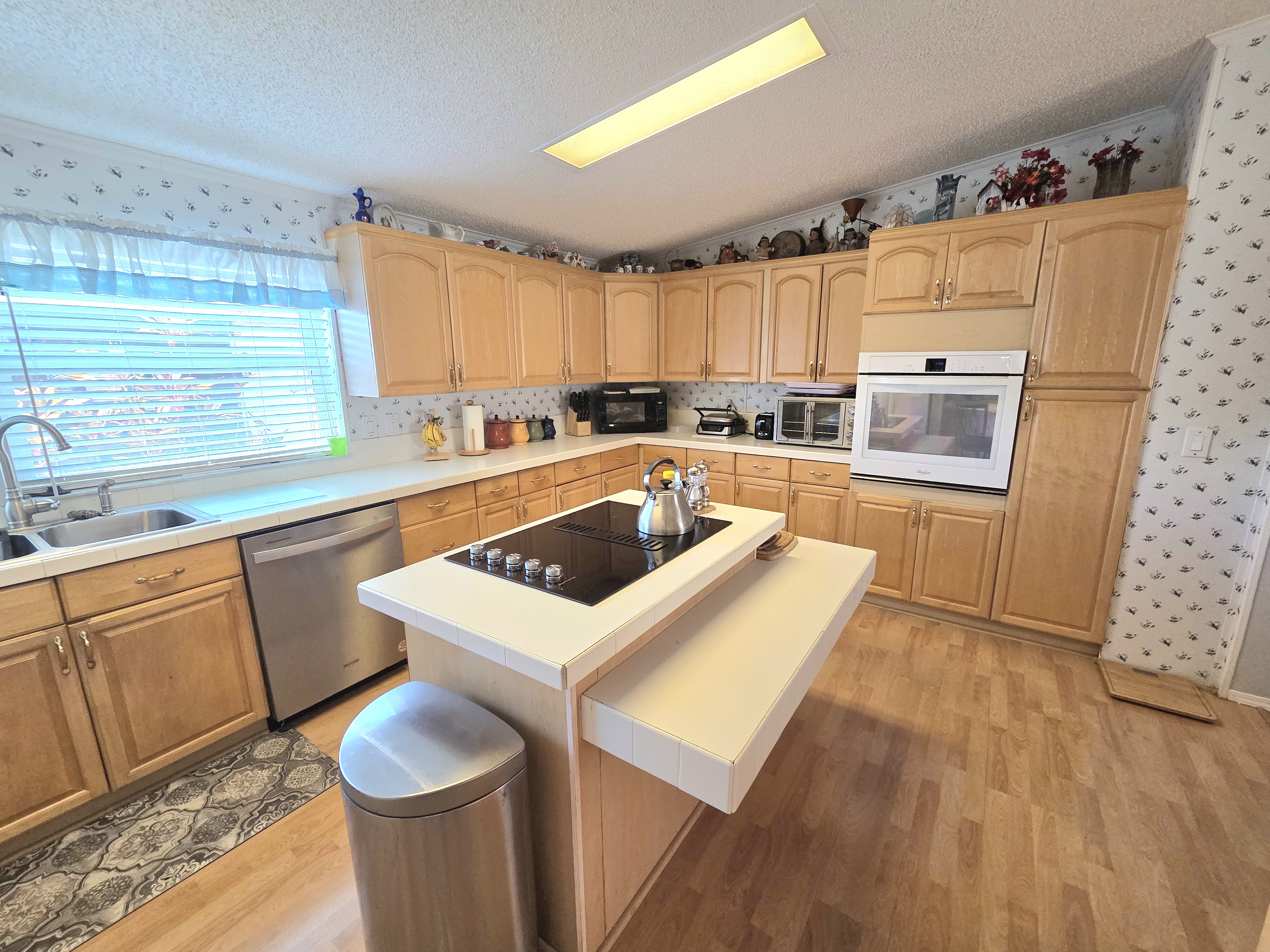 8609 27th Avenue East, Palmetto, Florida 34221, 3 Bedrooms Bedrooms, ,2 BathroomsBathrooms,55-Plus Mobile Home,For Sale,27th Avenue East,4065