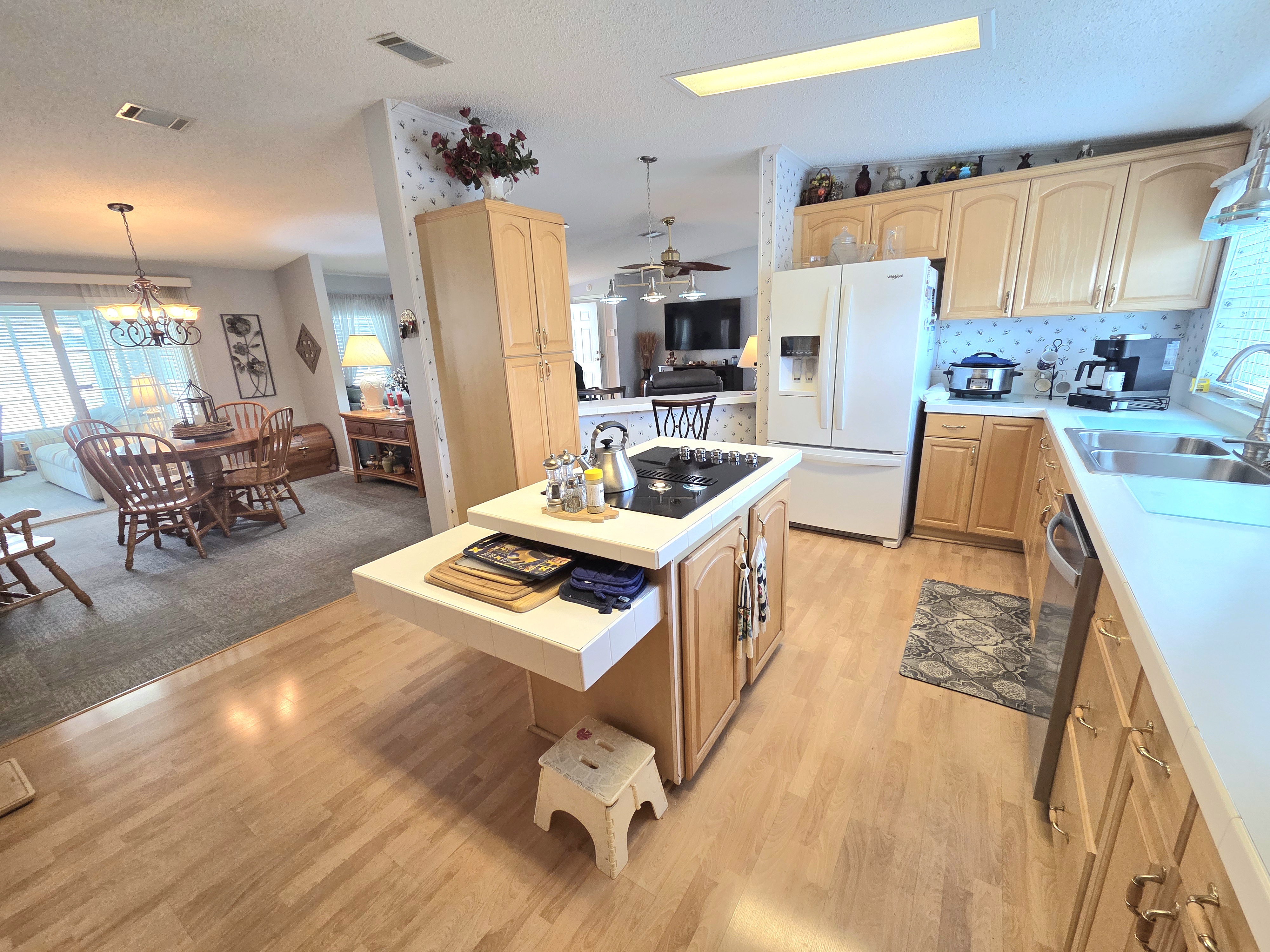 8609 27th Avenue East, Palmetto, Florida 34221, 3 Bedrooms Bedrooms, ,2 BathroomsBathrooms,55-Plus Mobile Home,For Sale,27th Avenue East,4065