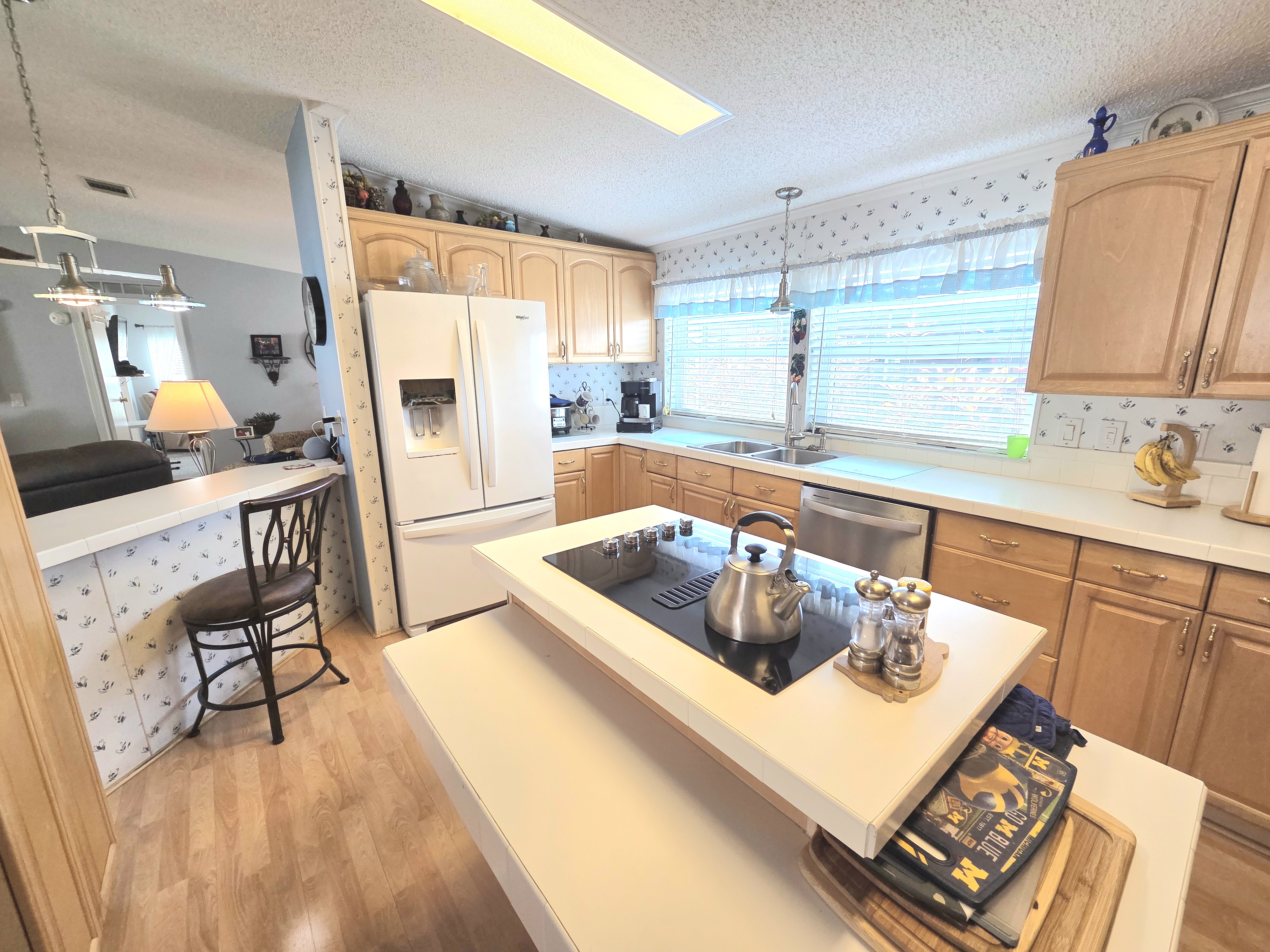 8609 27th Avenue East, Palmetto, Florida 34221, 3 Bedrooms Bedrooms, ,2 BathroomsBathrooms,55-Plus Mobile Home,For Sale,27th Avenue East,4065