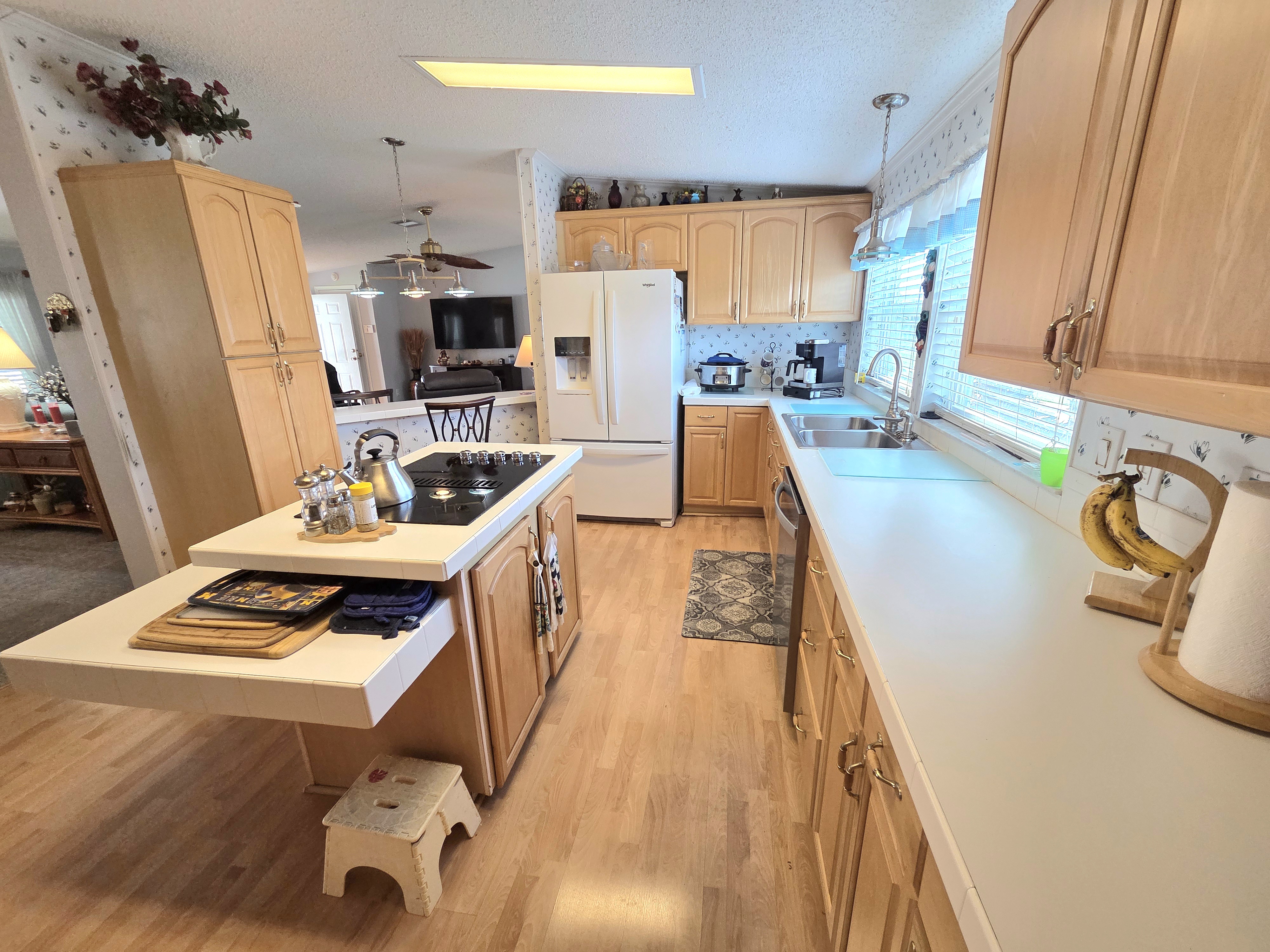 8609 27th Avenue East, Palmetto, Florida 34221, 3 Bedrooms Bedrooms, ,2 BathroomsBathrooms,55-Plus Mobile Home,For Sale,27th Avenue East,4065