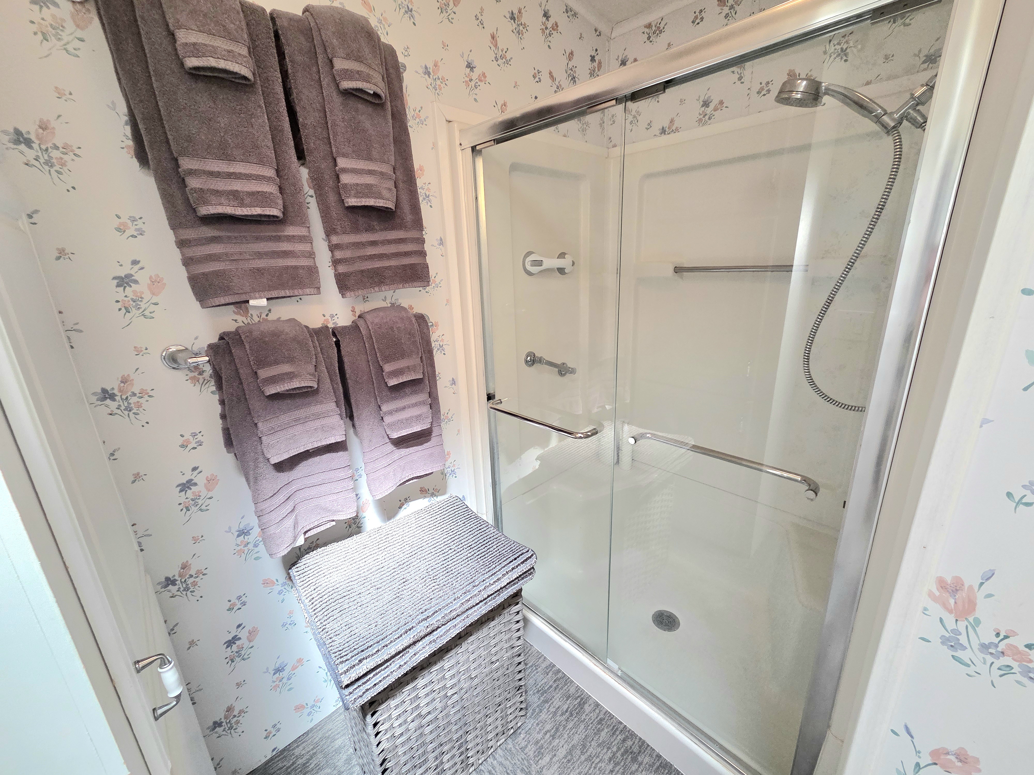 8609 27th Avenue East, Palmetto, Florida 34221, 3 Bedrooms Bedrooms, ,2 BathroomsBathrooms,55-Plus Mobile Home,For Sale,27th Avenue East,4065