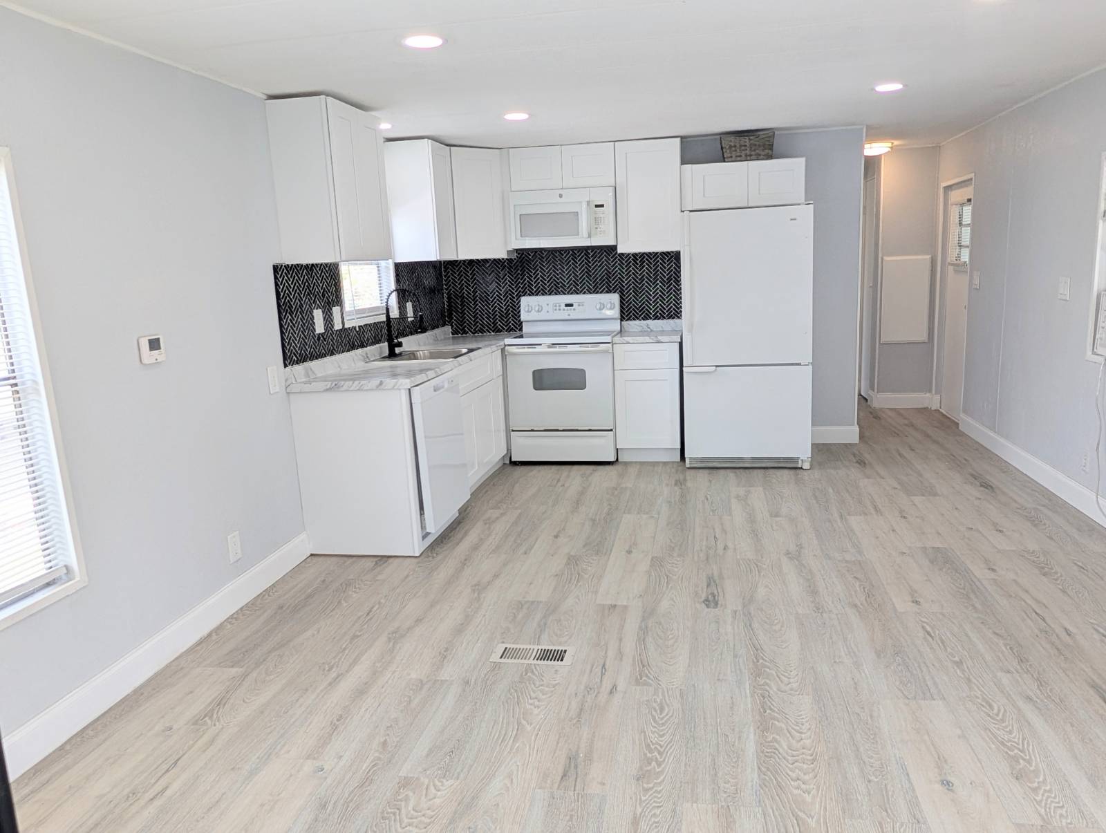 3565 58th Avenue N, Lot 140, St Petersburg, Florida 33714, 2 Bedrooms Bedrooms, ,2 BathroomsBathrooms,55-Plus Mobile Home,For Sale,58th Avenue N, Lot 140,4084